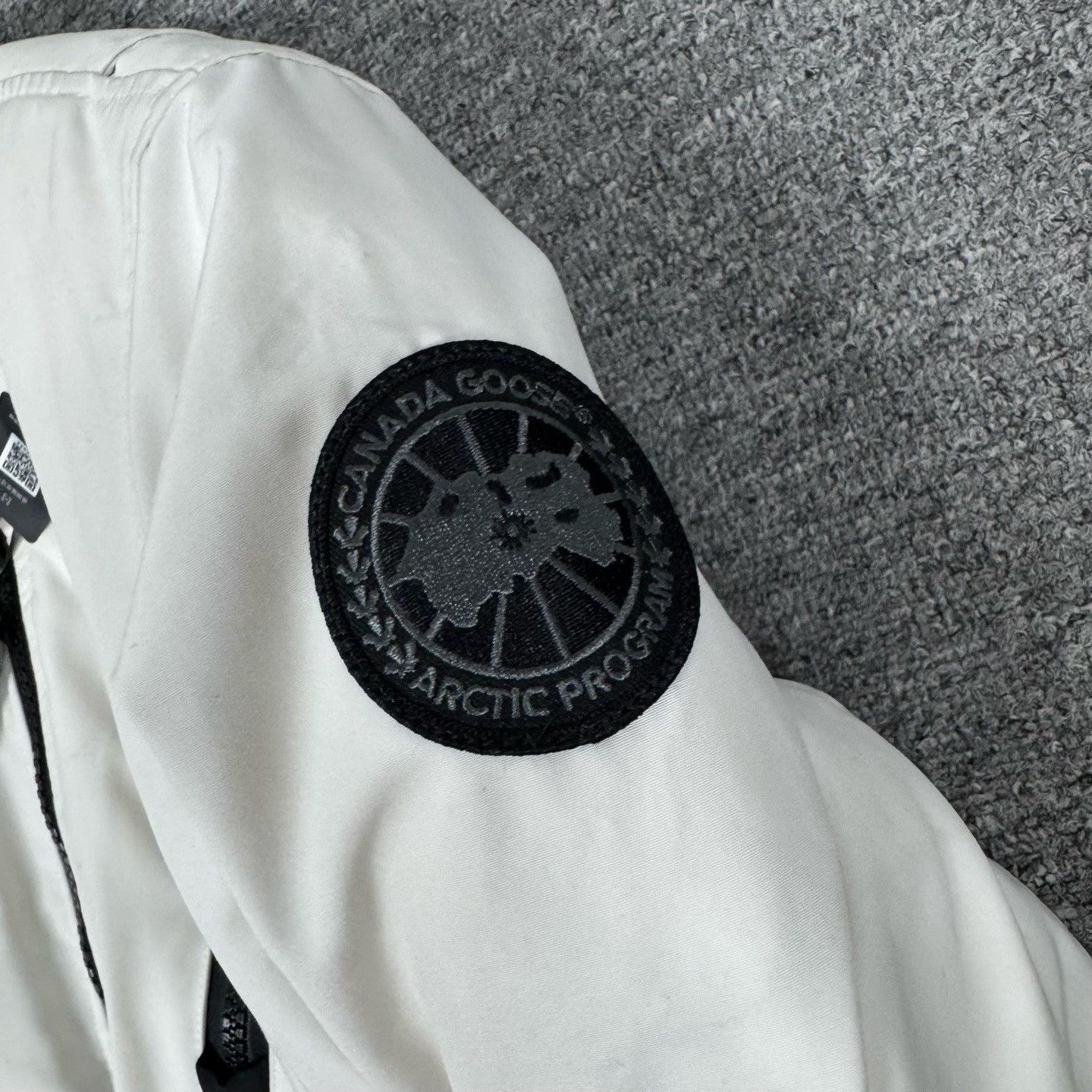 Canada Goose Canada Goose Black Label White Bomber Jacket US S Size US S / EU 44-46 / 1 - 6 Thumbnail