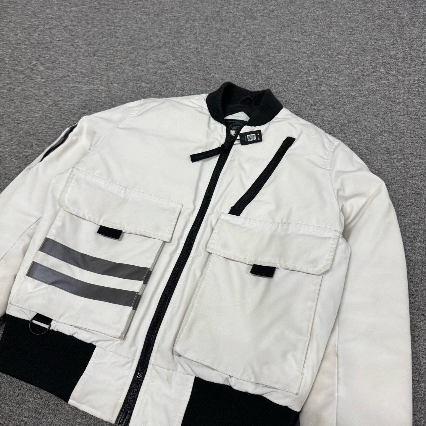 Canada Goose Canada Goose Black Label White Bomber Jacket US S Size US S / EU 44-46 / 1 - 5 Thumbnail