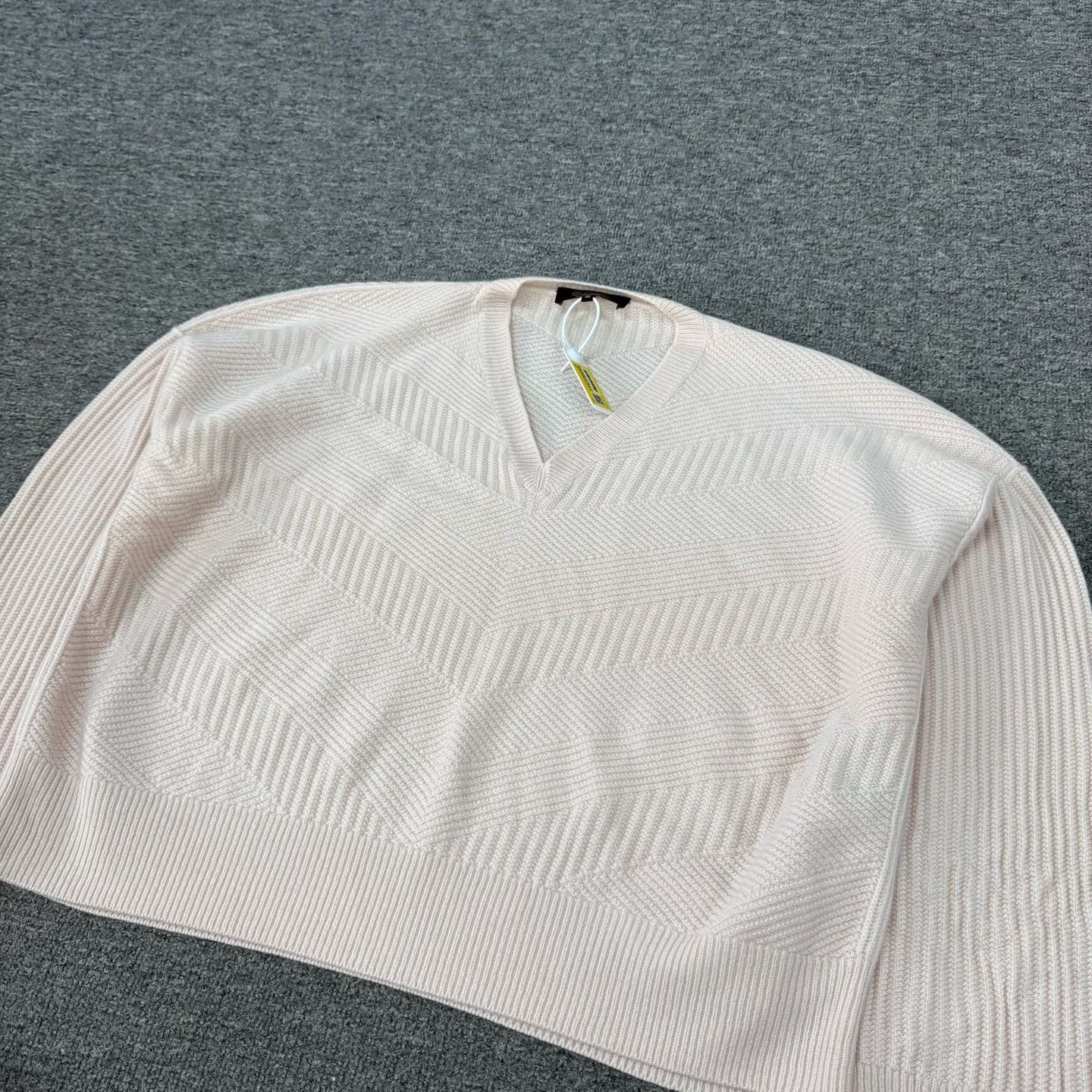 Loro Piana Loro Piana Baby Cashmere V-Neck Sweater Size M Size M / US 6-8 / IT 42-44 - 5 Thumbnail