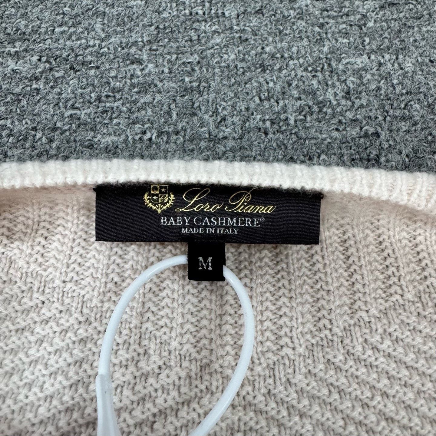 Loro Piana Loro Piana Baby Cashmere V-Neck Sweater Size M Size M / US 6-8 / IT 42-44 - 6 Thumbnail