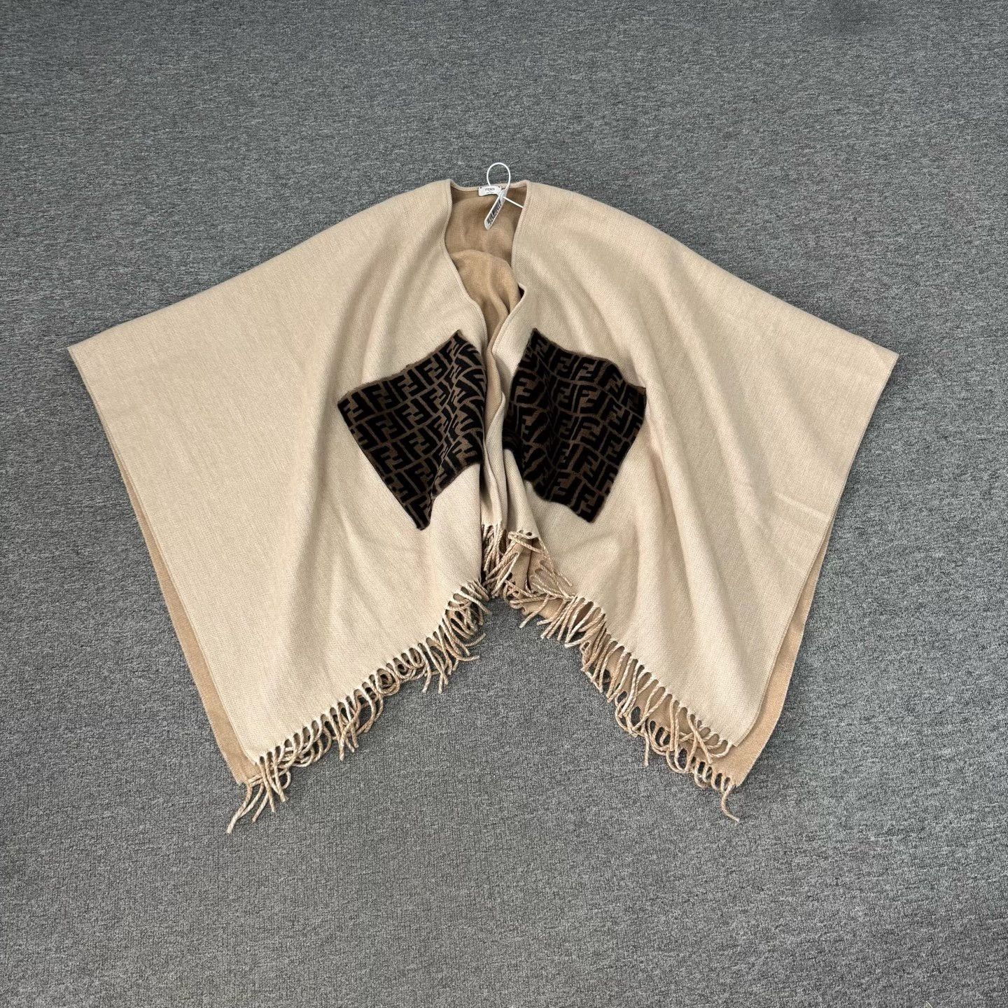 Fendi Fendi Zucca Pocket Cashmere Poncho ONE SIZE Size ONE SIZE - 2 Thumbnail