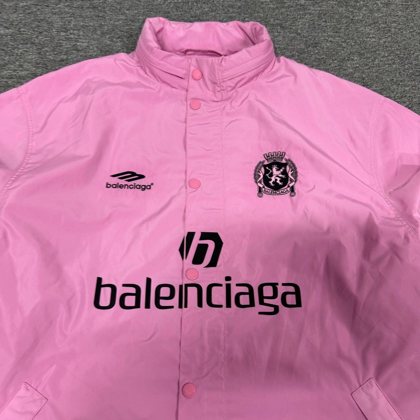 Balenciaga Balenciaga Pink Football Crest Coach Jacket XS Size US XS / EU 42 / 0 - 5 Thumbnail