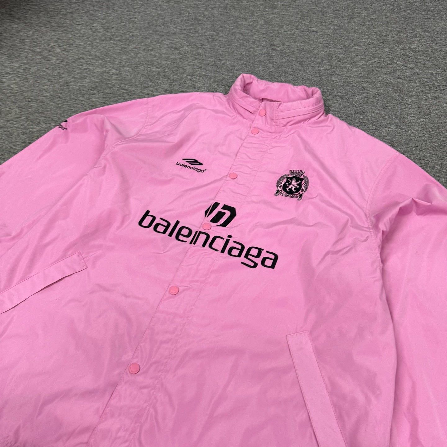 Balenciaga Balenciaga Pink Football Crest Coach Jacket XS Size US XS / EU 42 / 0 - 4 Thumbnail