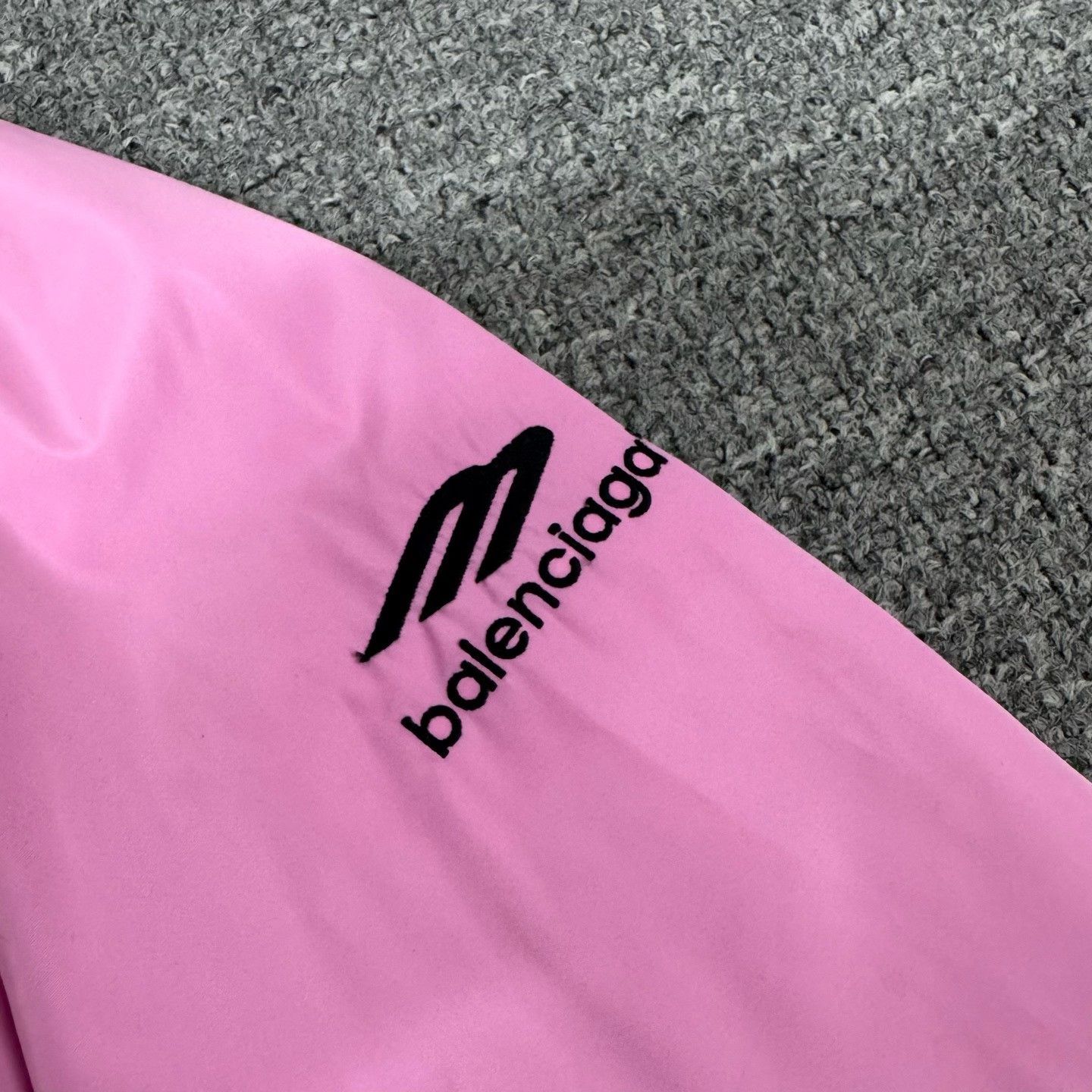 Balenciaga Balenciaga Pink Football Crest Coach Jacket XS Size US XS / EU 42 / 0 - 6 Thumbnail