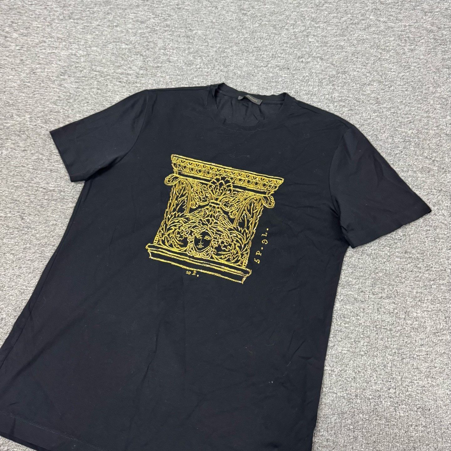 Versace Versace Gold Medusa Pillar Graphic T-Shirt L Size US L / EU 52-54 / 3 - 4 Thumbnail
