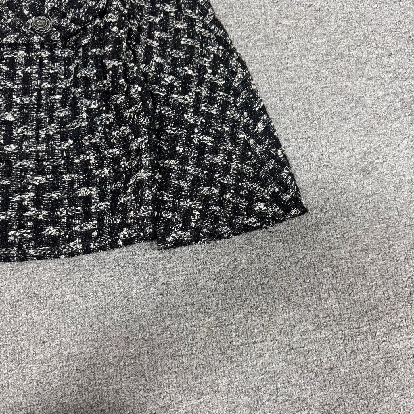 Chanel Chanel Monochrome Tweed Jacket Size 38 Size S / US 4 / IT 40 - 4 Thumbnail
