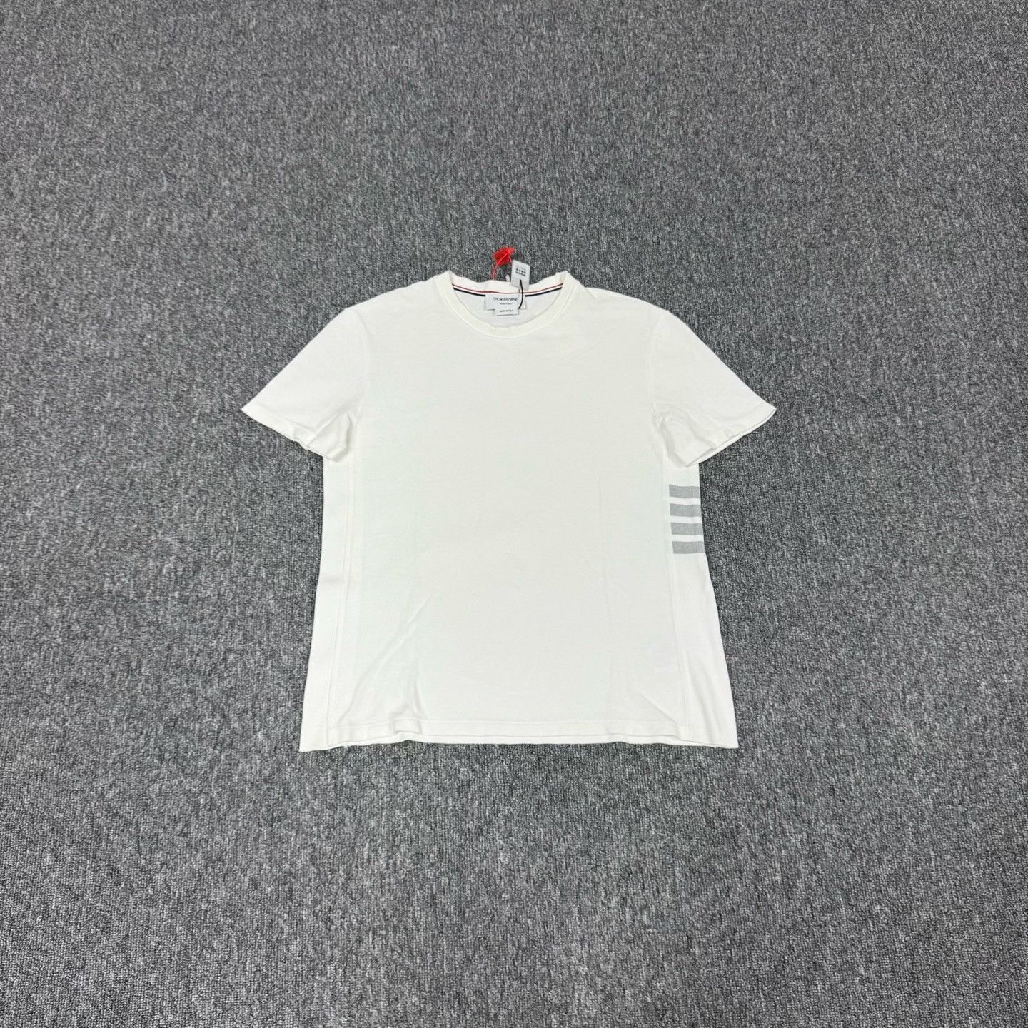 Thom Browne Thom Browne 4-Bar Stripe T-Shirt Size 3 Size US L / EU 52-54 / 3 - 2 Thumbnail