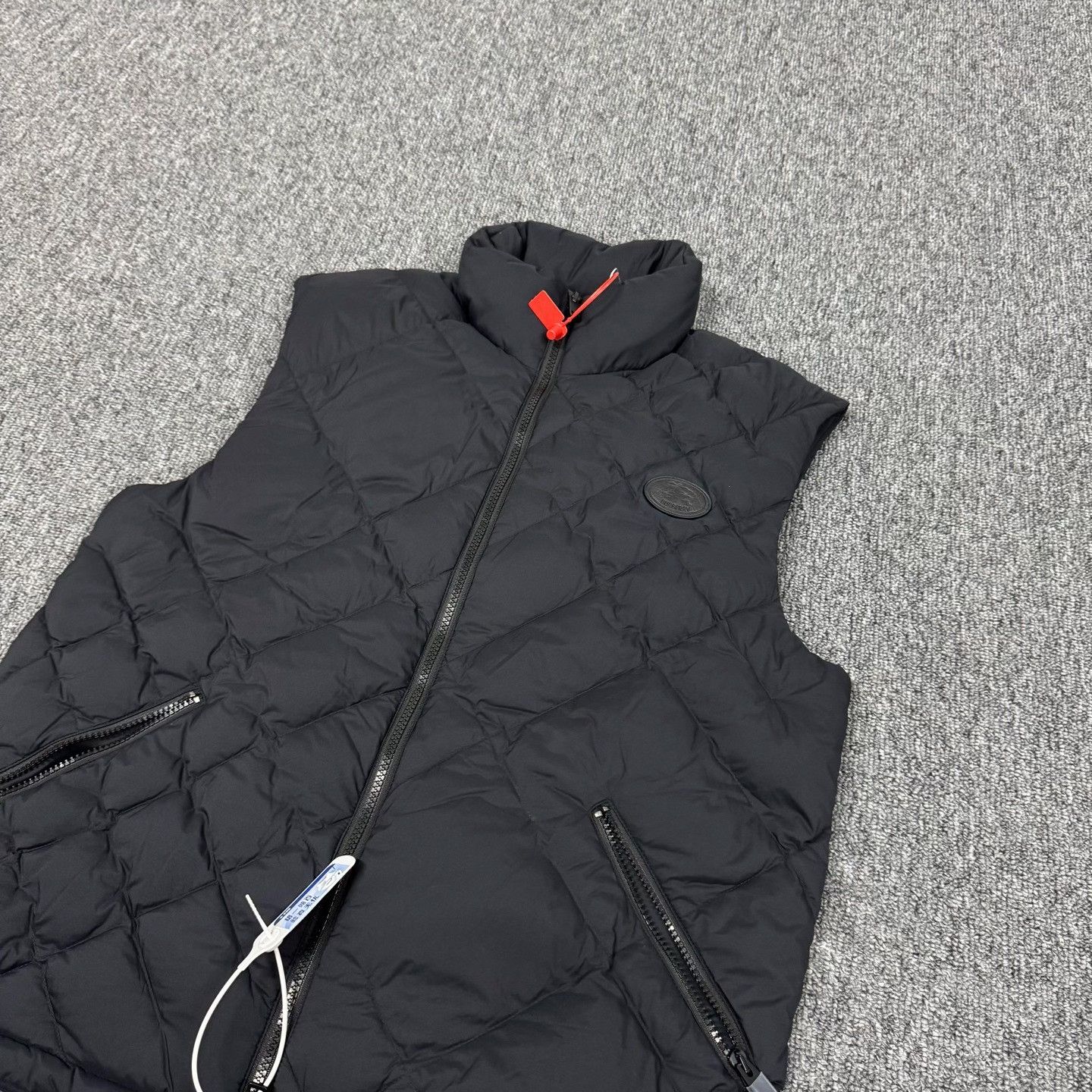 Burberry Burberry Diamond Quilted Down Puffer Vest Size M Size US M / EU 48-50 / 2 - 4 Thumbnail