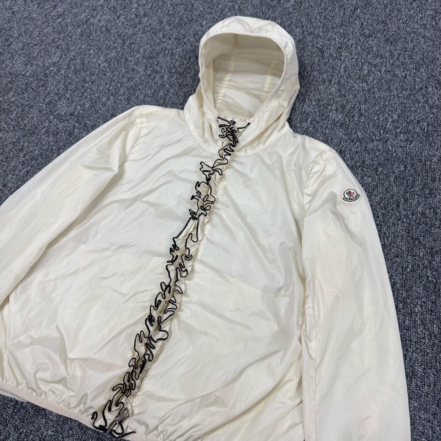 Moncler Moncler Ruffle Trim Hooded Jacket Size 1 Size S / US 4 / IT 40 - 5 Thumbnail