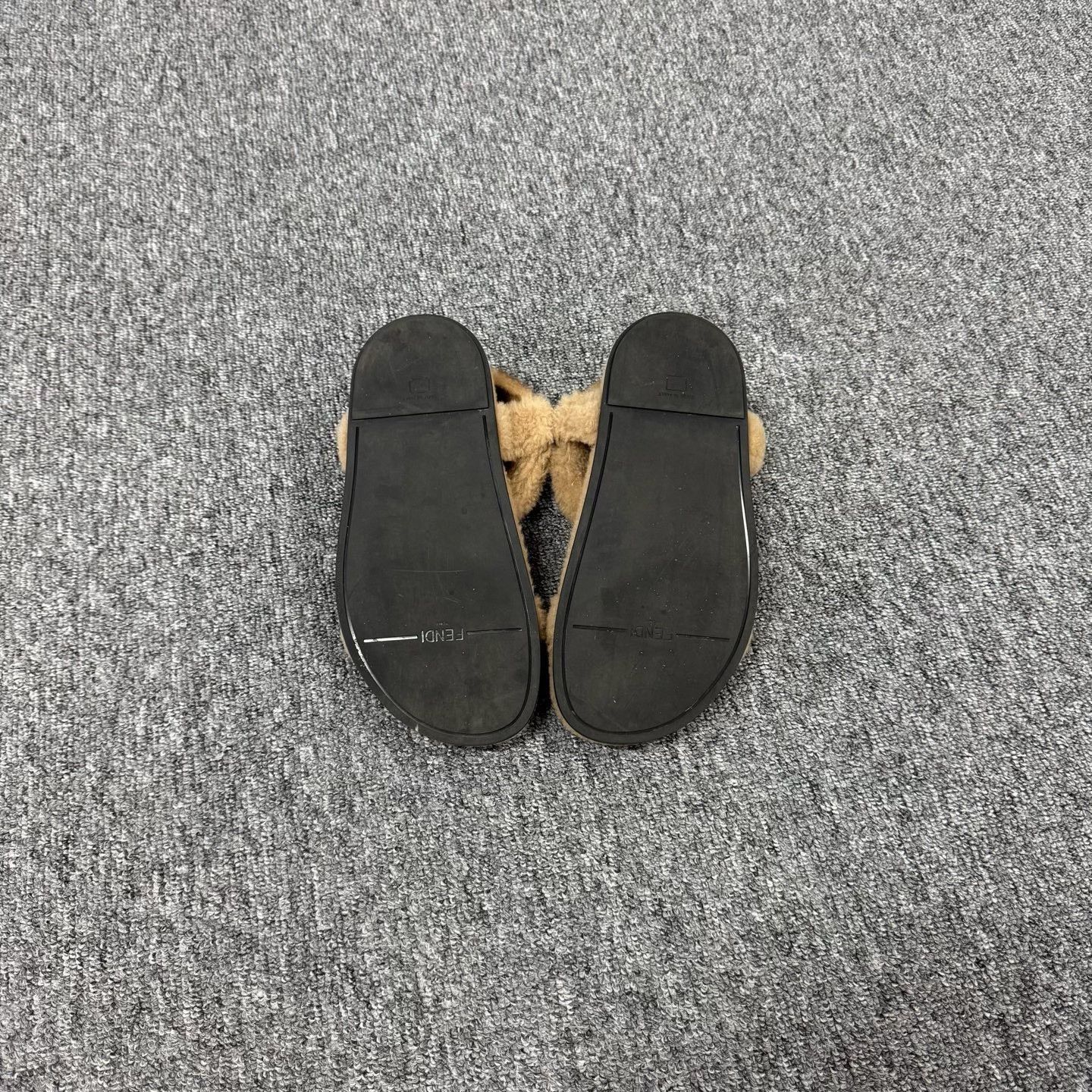 Fendi Fendi Shearling Teddy Fur Sandals Size 37 Size US 7 / IT 37 - 6 Thumbnail