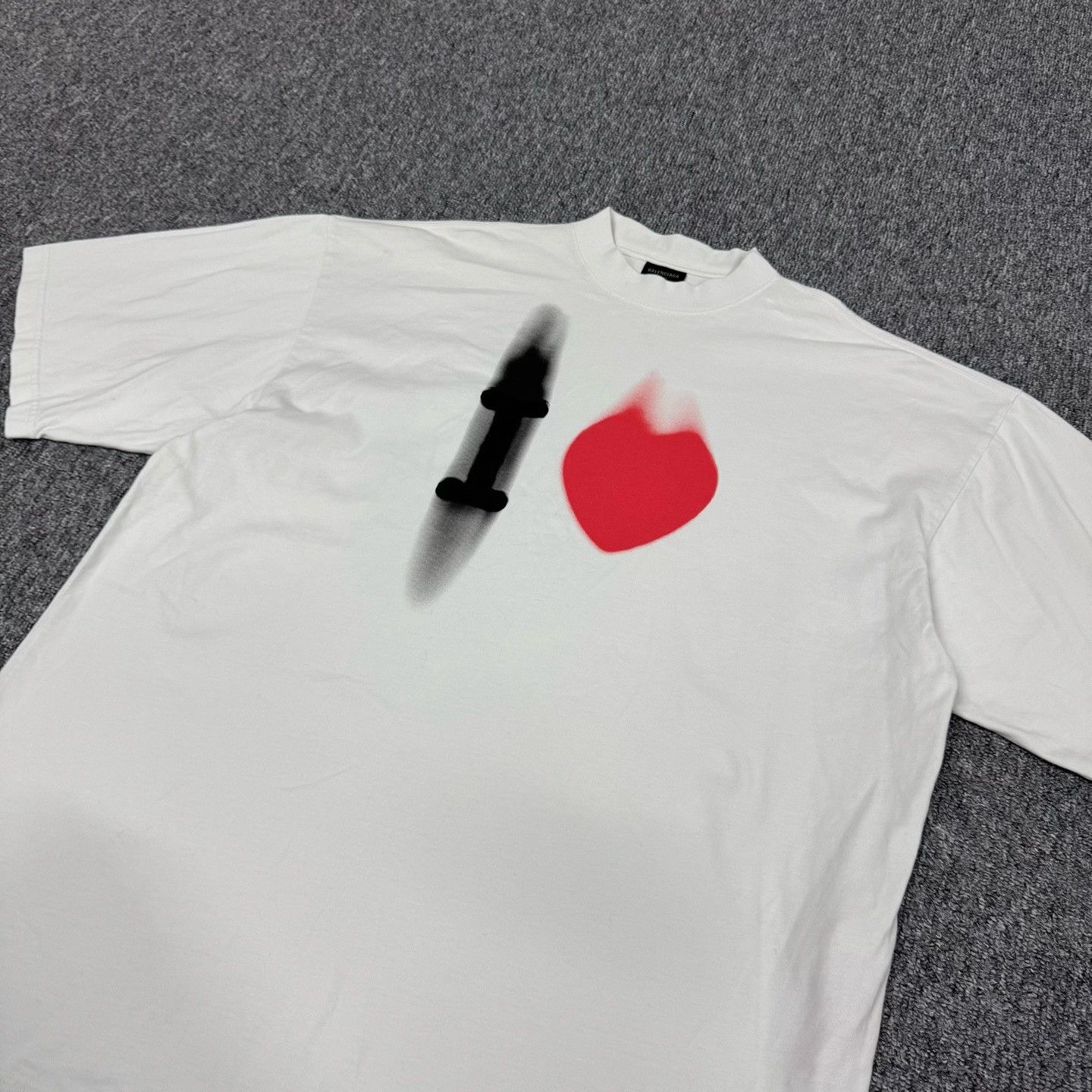 Balenciaga Balenciaga Heart Print Graphic T-Shirt XS Size US XS / EU 42 / 0 - 4 Thumbnail