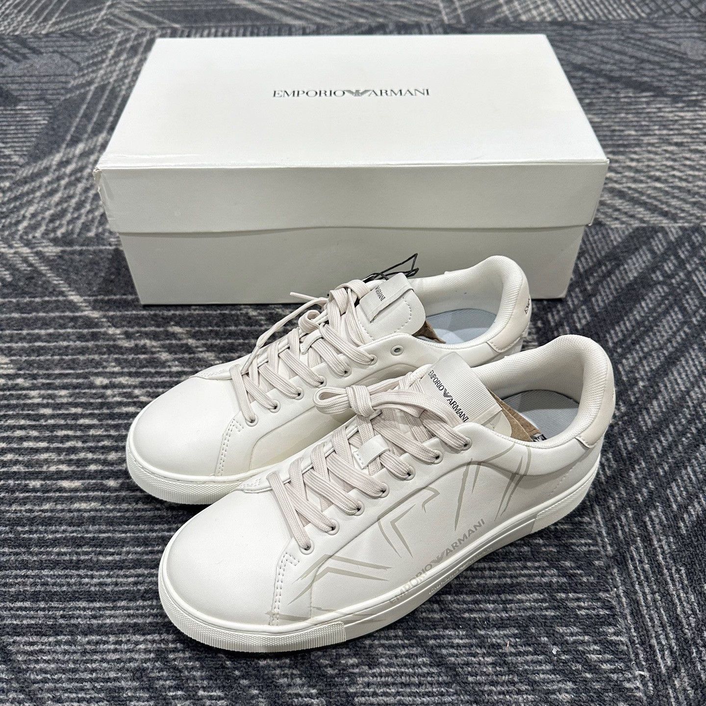 Emporio Armani Emporio Armani Logo Print Leather Sneakers 41 Size US 8 / EU 41 - 2 Thumbnail