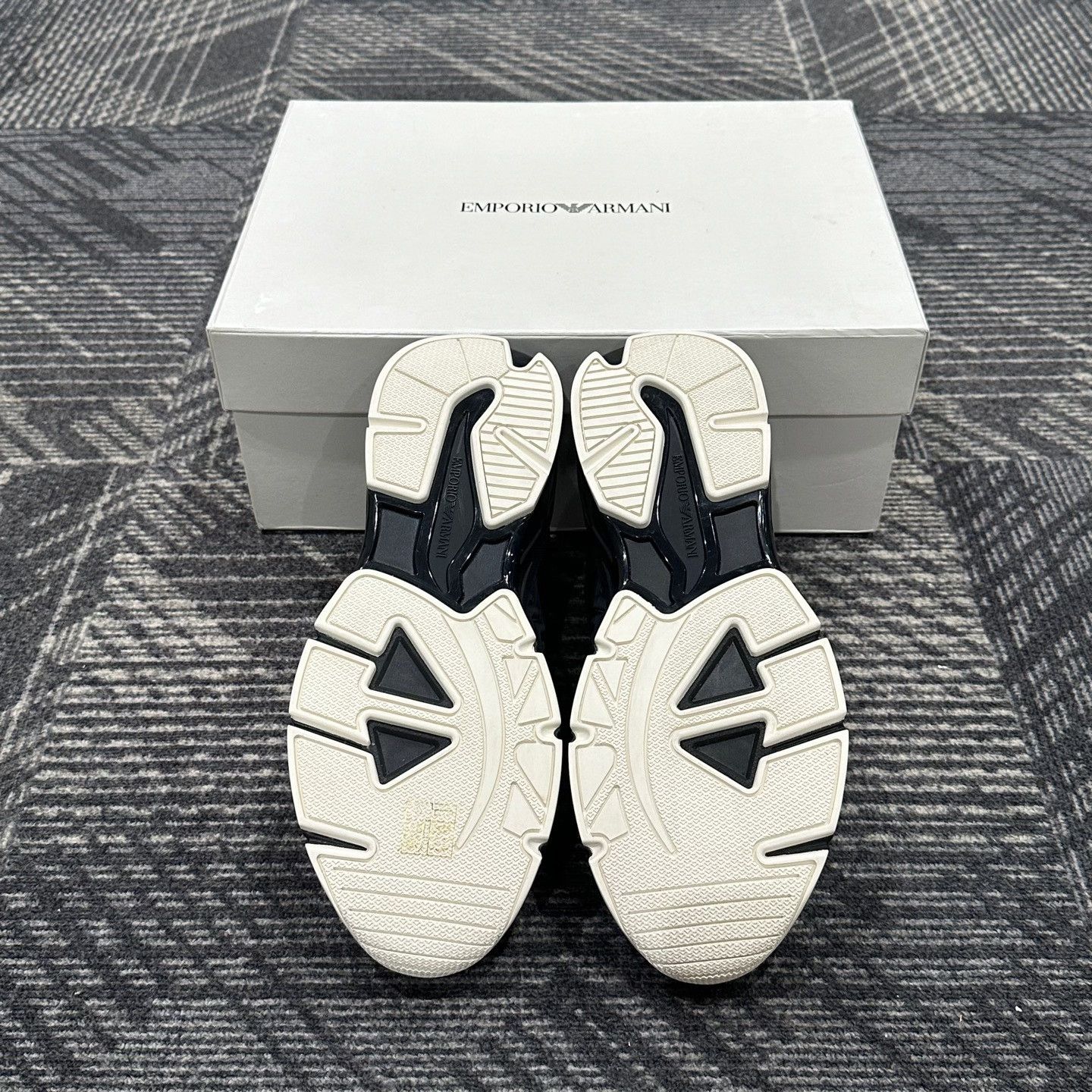 Emporio Armani Emporio Armani Logo Pattern Low-Top Sneakers US 11 Size US 11 / EU 44 - 7 Thumbnail