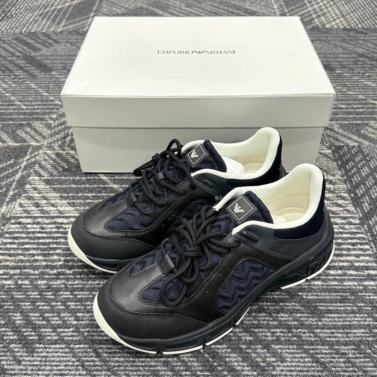 Emporio Armani Emporio Armani Logo Pattern Low-Top Sneakers US 11 Size US 11 / EU 44 - 2 Thumbnail