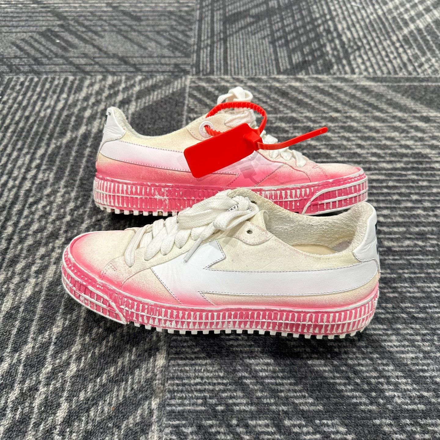 Off-White Off-White Pink Gradient Low 3.0 Sneakers 35 Size US 5 / IT 35 - 5 Thumbnail