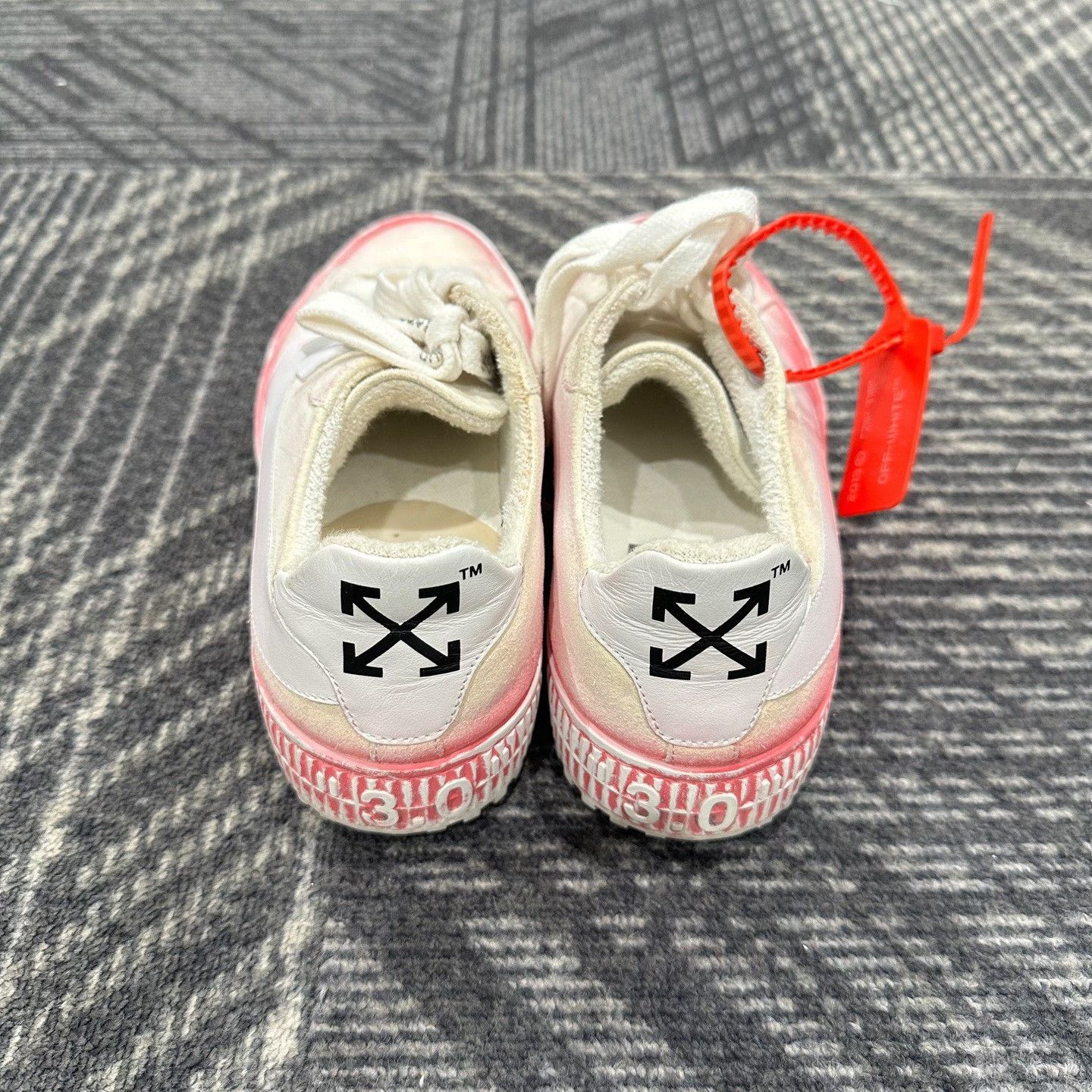 Off-White Off-White Pink Gradient Low 3.0 Sneakers 35 Size US 5 / IT 35 - 4 Thumbnail