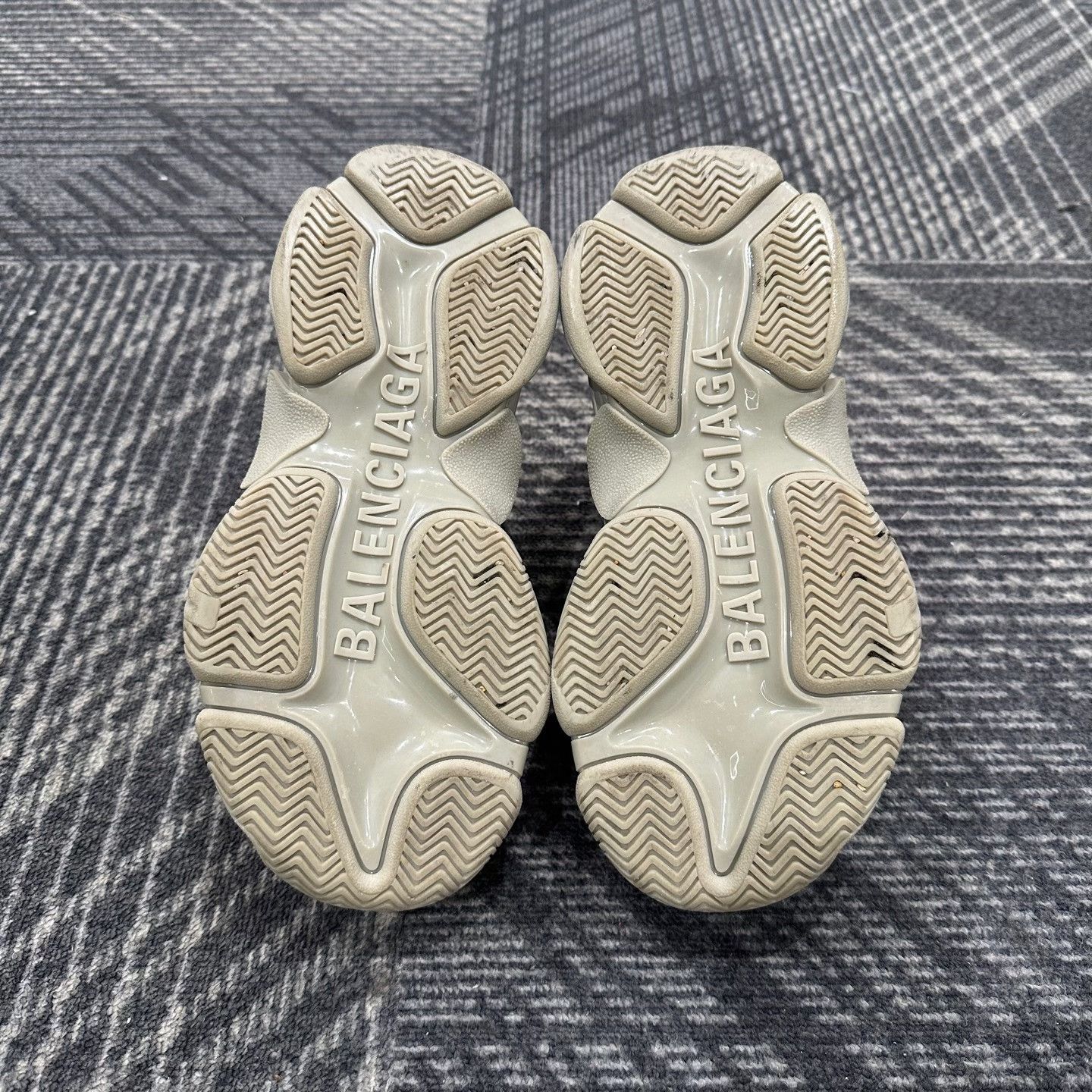 Balenciaga Balenciaga Triple S Allover Logo Sneakers Size 36 Size US 5 / IT 35 - 7 Thumbnail