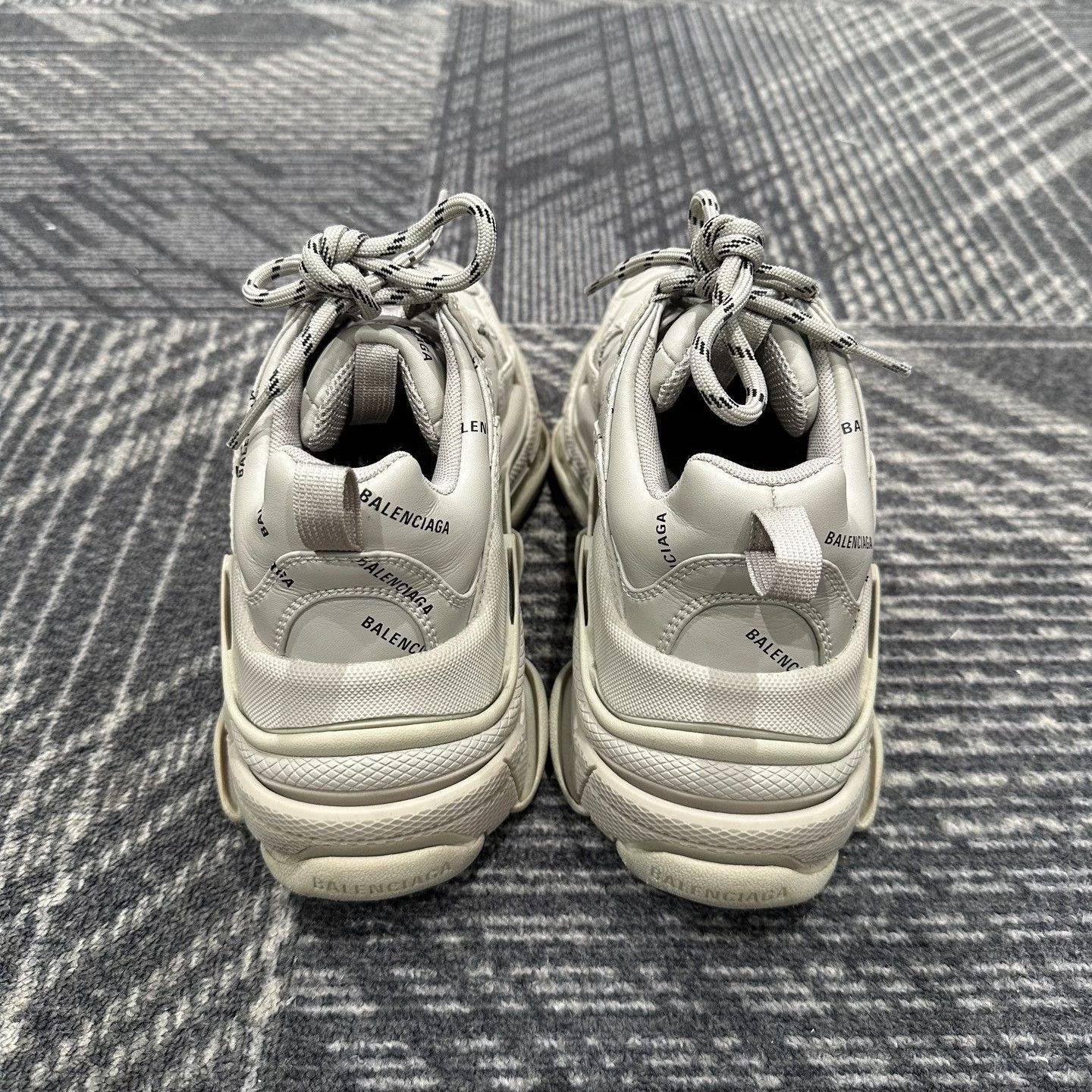 Balenciaga Balenciaga Triple S Allover Logo Sneakers Size 36 Size US 5 / IT 35 - 4 Thumbnail