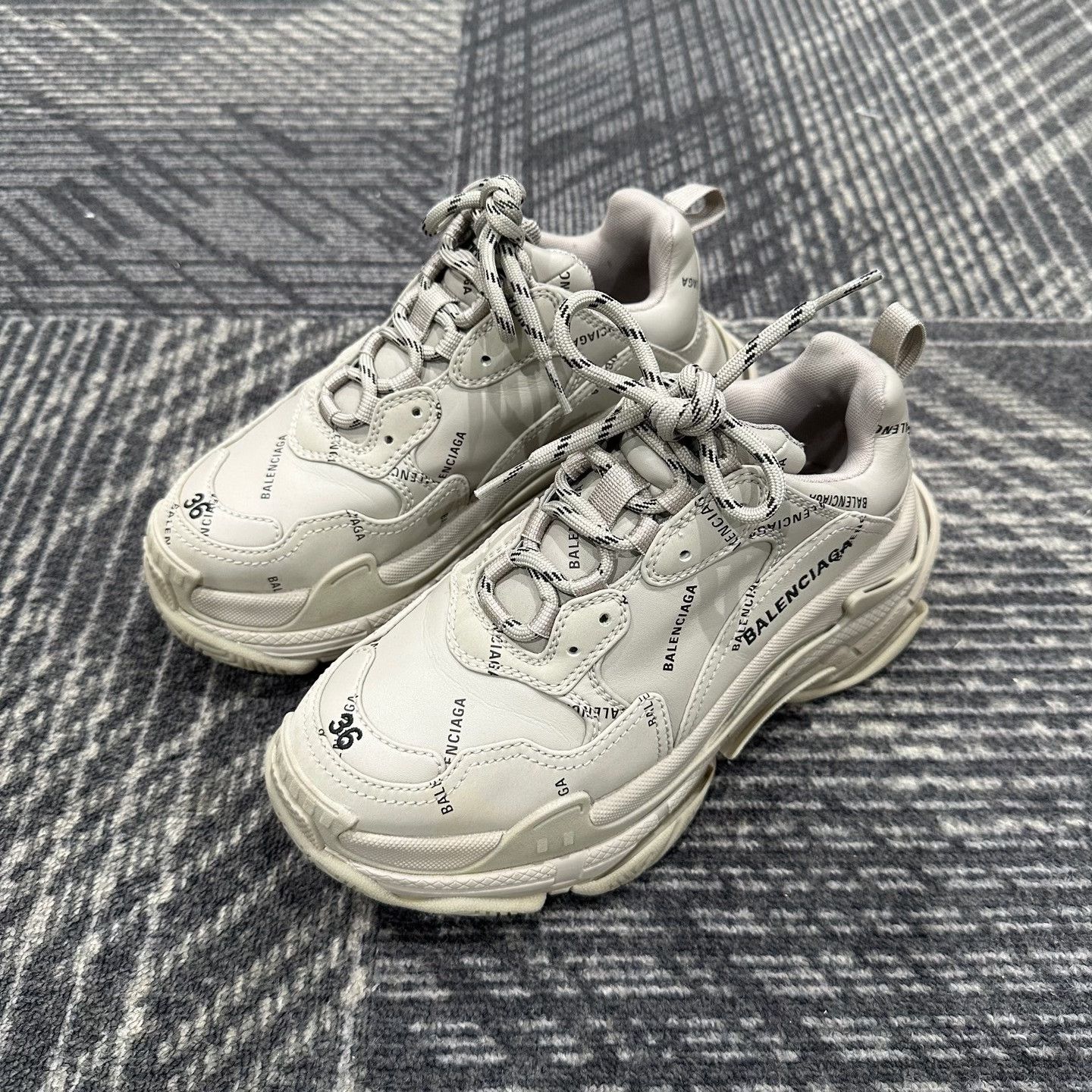 Balenciaga Balenciaga Triple S Allover Logo Sneakers Size 36 Size US 5 / IT 35 - 2 Thumbnail