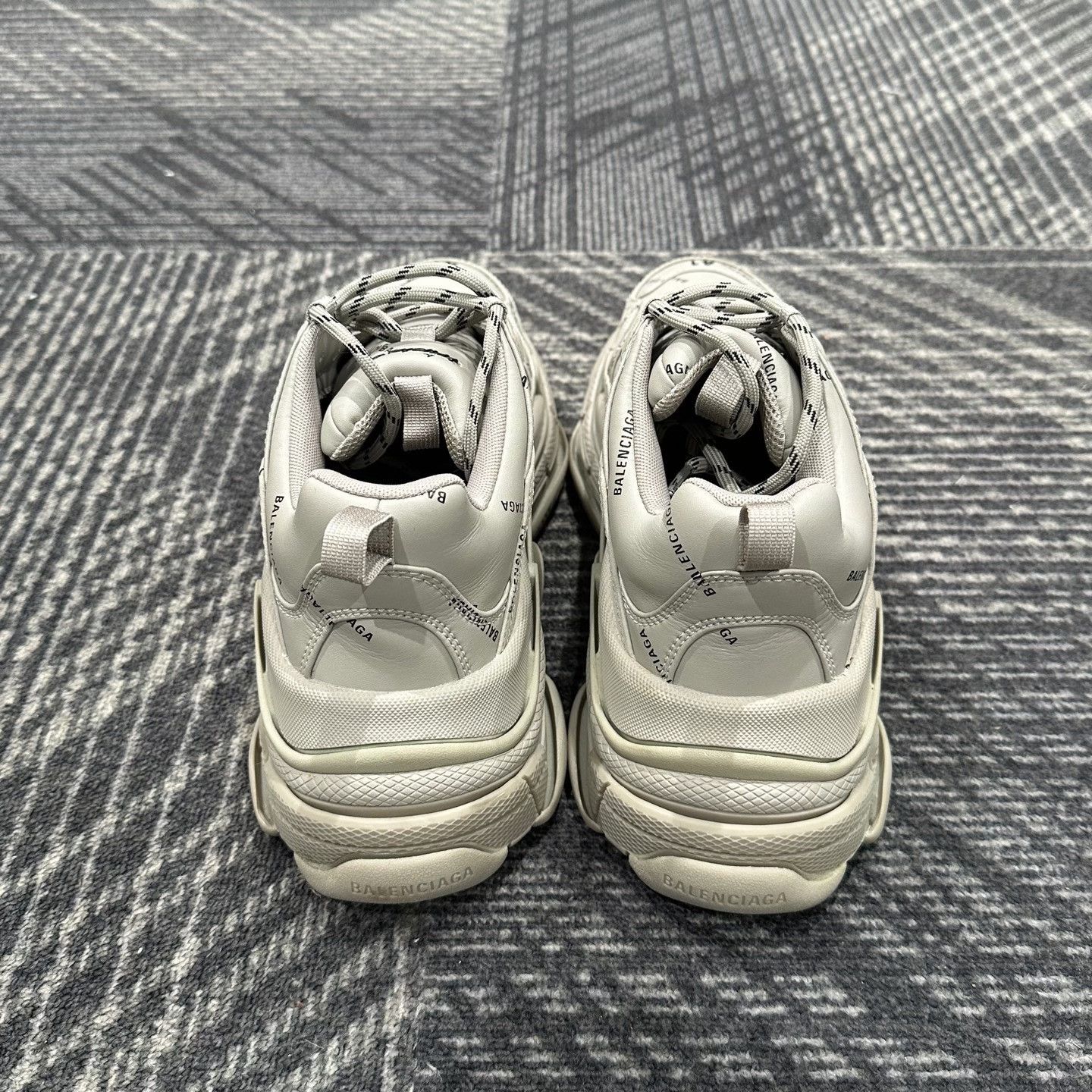 Balenciaga Balenciaga Allover Logo Triple S Sneakers 41 Size US 8 / EU 41 - 4 Thumbnail