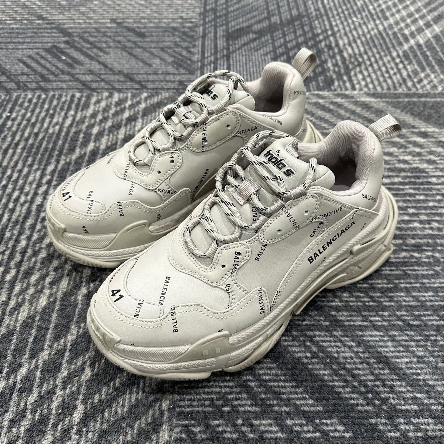 Balenciaga Balenciaga Allover Logo Triple S Sneakers 41 Size US 8 / EU 41 - 2 Thumbnail