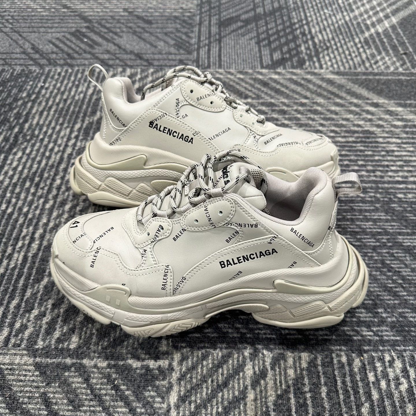 Balenciaga Balenciaga Allover Logo Triple S Sneakers 41 Size US 8 / EU 41 - 5 Thumbnail