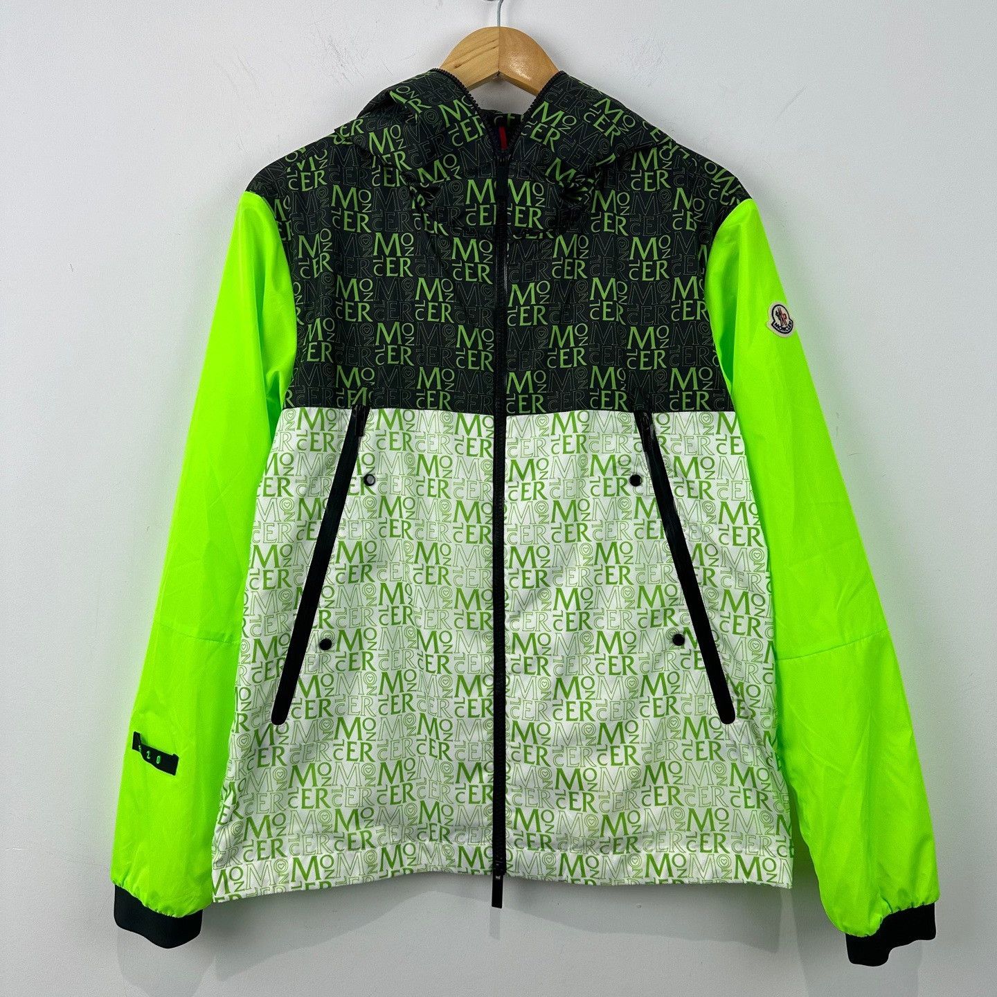 Moncler Moncler Monogram Print Zip Jacket Size 1 Size US S / EU 44-46 / 1 - 2 Thumbnail