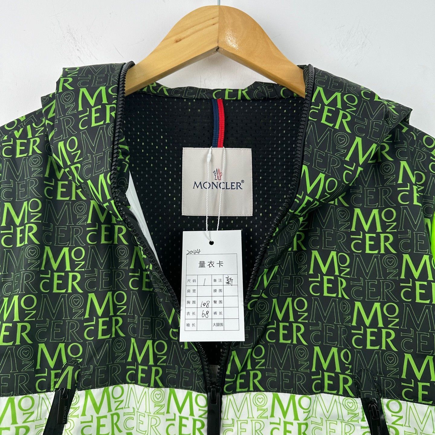 Moncler Moncler Monogram Print Zip Jacket Size 1 Size US S / EU 44-46 / 1 - 4 Thumbnail