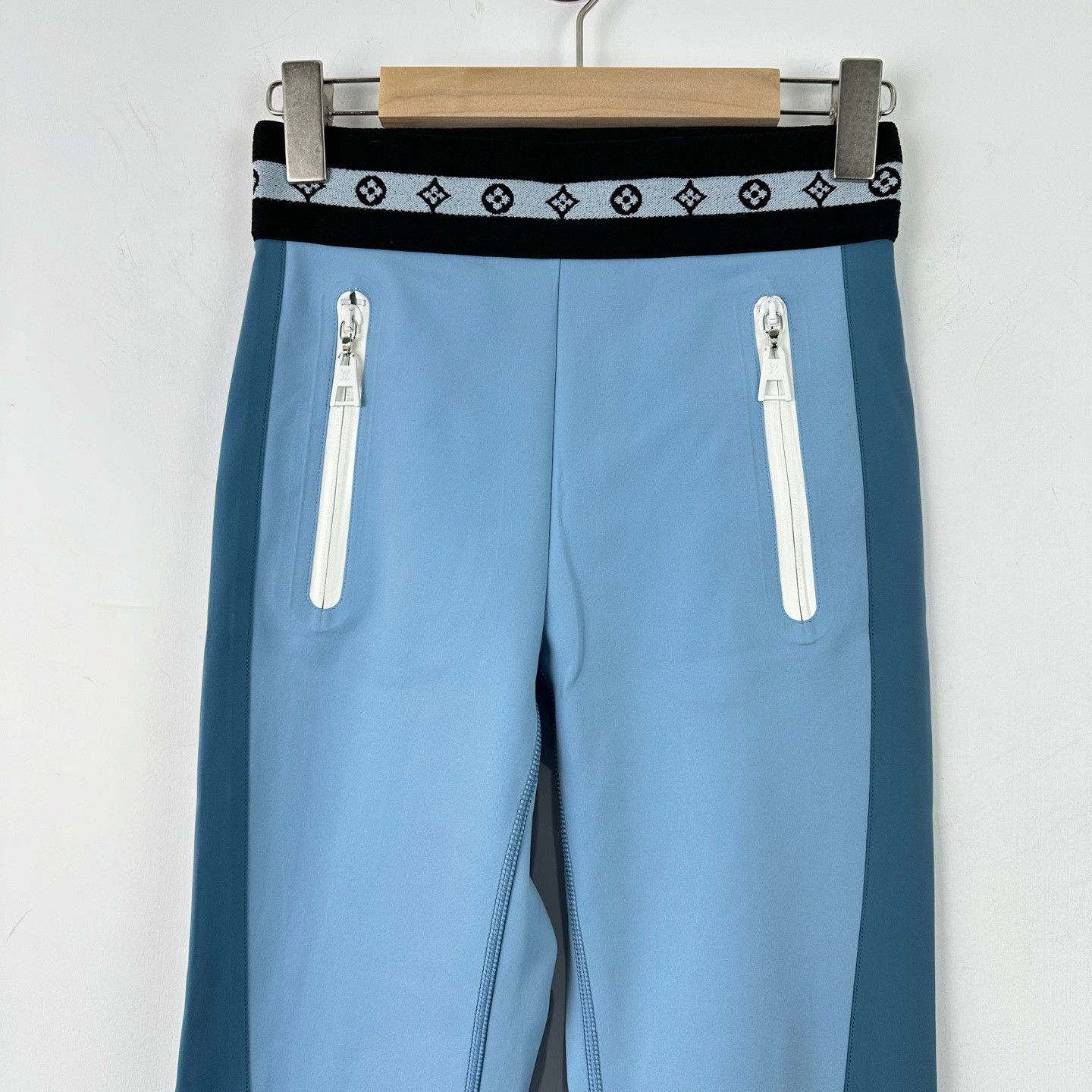 Louis Vuitton Louis Vuitton Two-Tone Monogram Yoga Leggings 36 Size 26" / US 2 / IT 38 - 5 Thumbnail