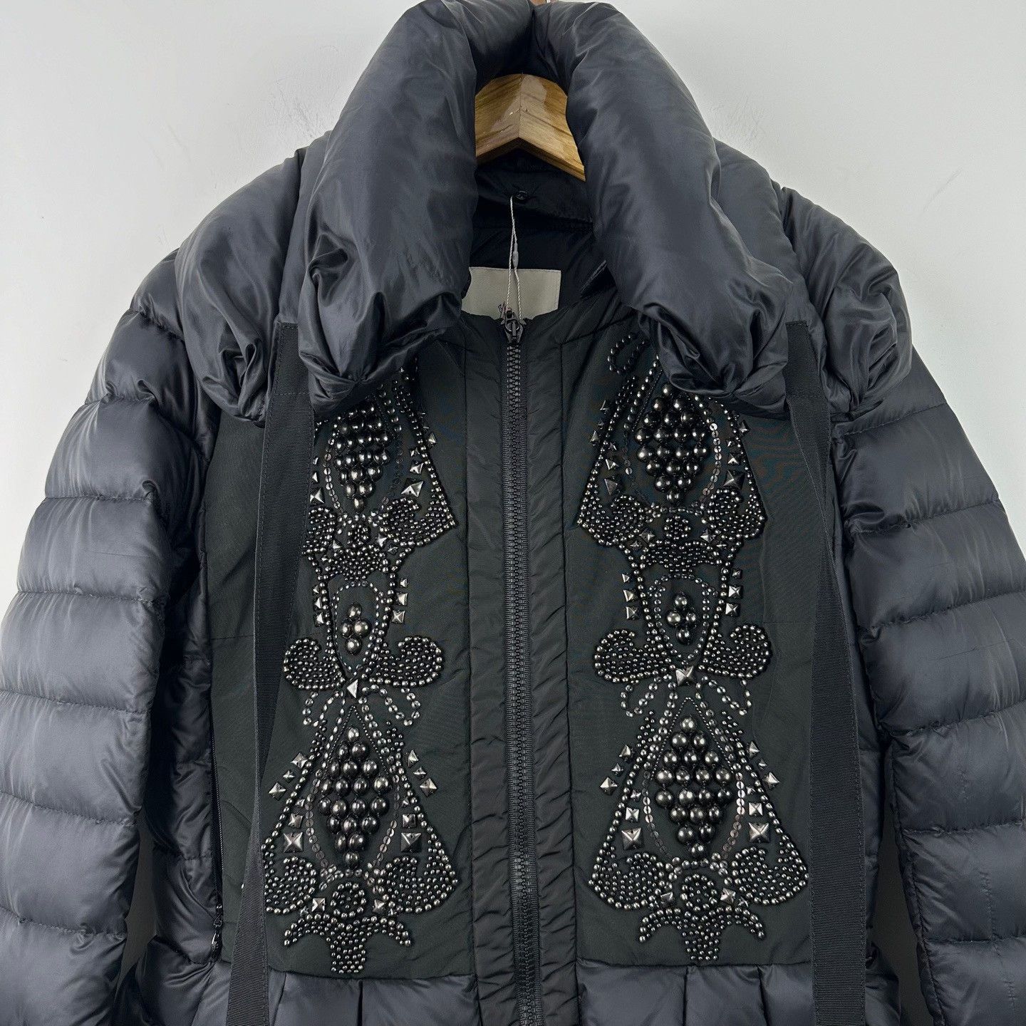 Moncler Moncler Beaded Flare Sleeve Down Jacket 1 Size M / US 6-8 / IT 42-44 - 5 Thumbnail