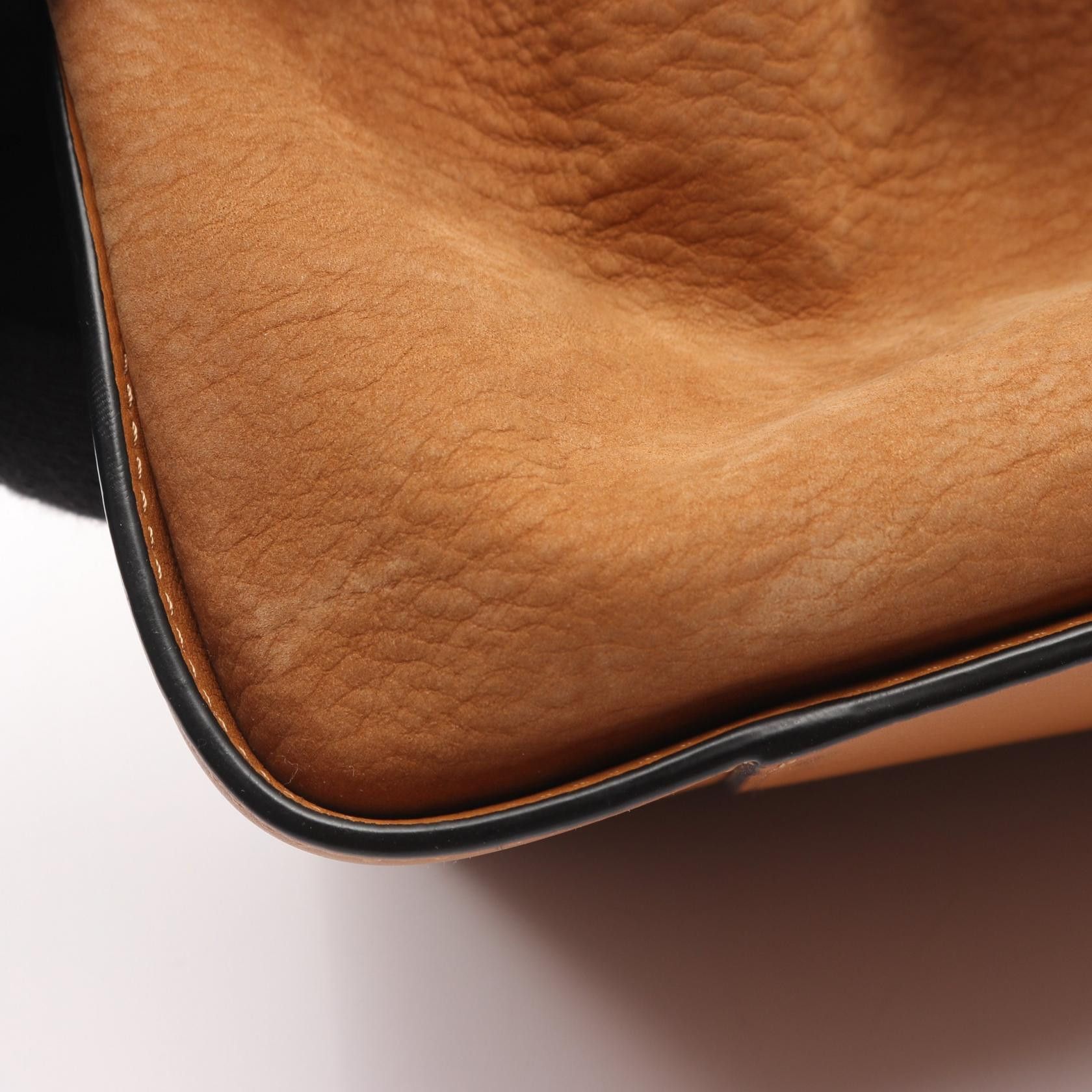 Loewe Loewe Loewe Hammock Drawstring Small Leather Shoulder Bag Leather Shoulder Bag 31479Z95 DUTY FREE for USA Size ONE SIZE - 7 Thumbnail