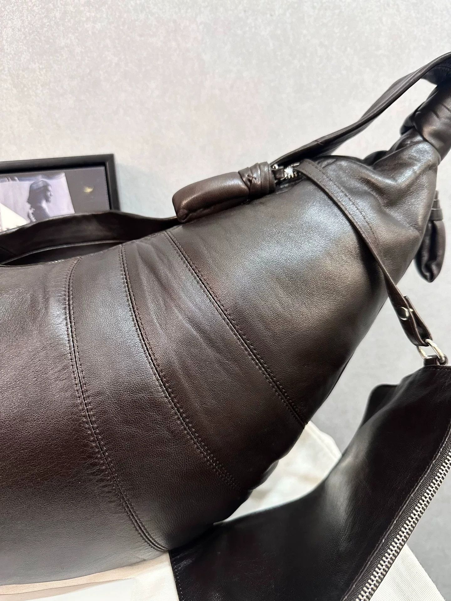 Lemaire Lemaire Large Dark Chocolate Lambskin Croissant Bag Size ONE SIZE - 3 Thumbnail