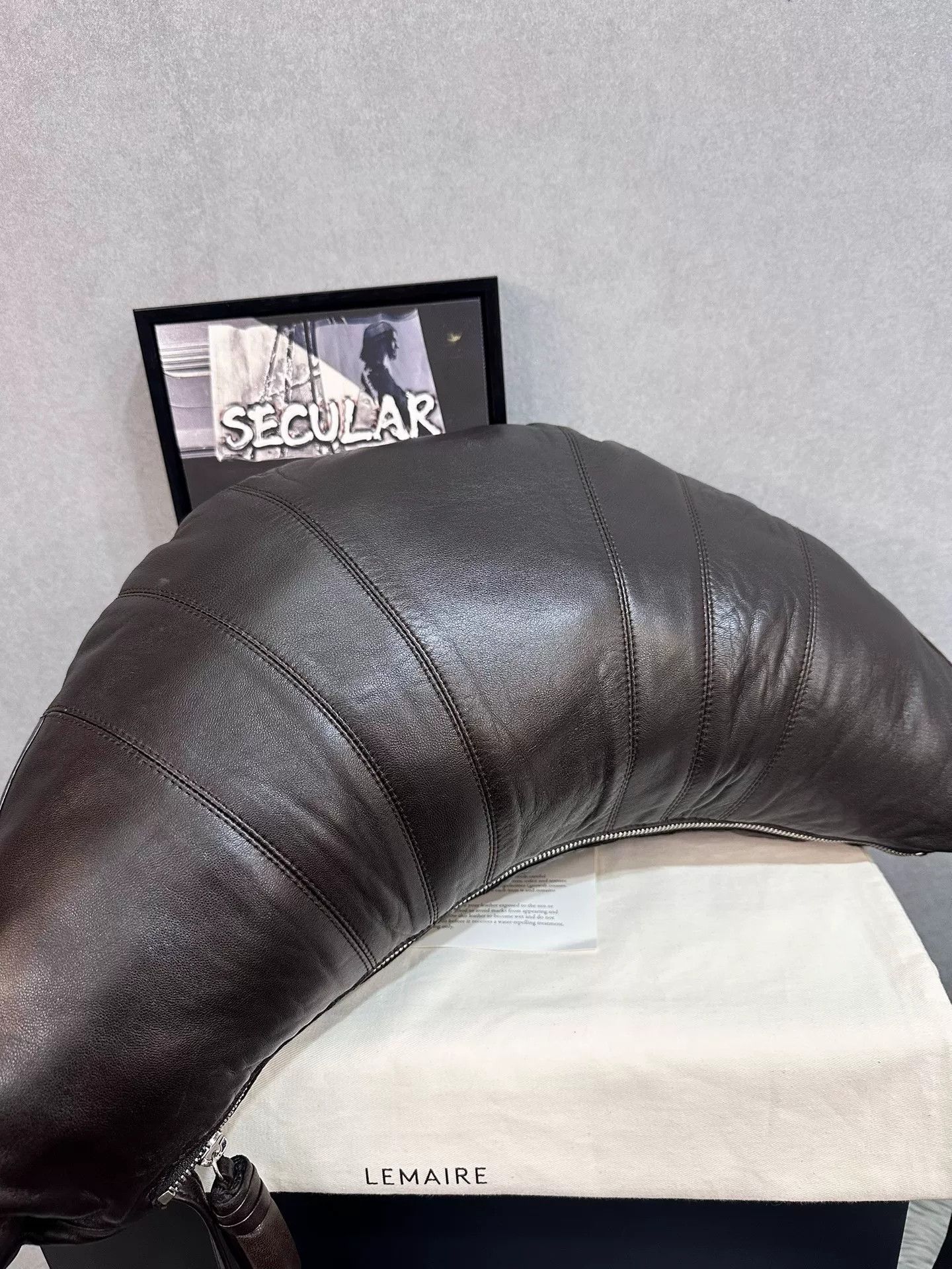 Lemaire Lemaire Large Dark Chocolate Lambskin Croissant Bag Size ONE SIZE - 8 Thumbnail