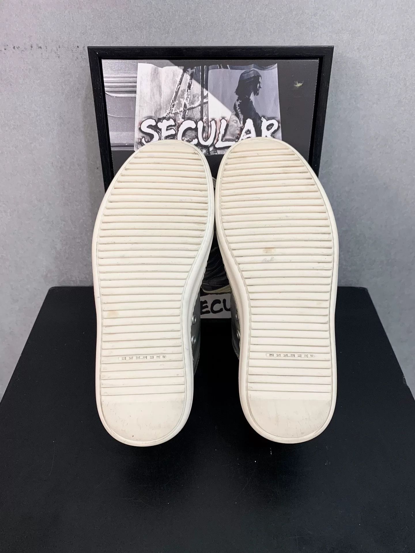 Rick Owens Drkshdw Rick Owens DRKSHDW Silver Low-Top Sneakers Women's Size US 5 / IT 35 - 8 Thumbnail