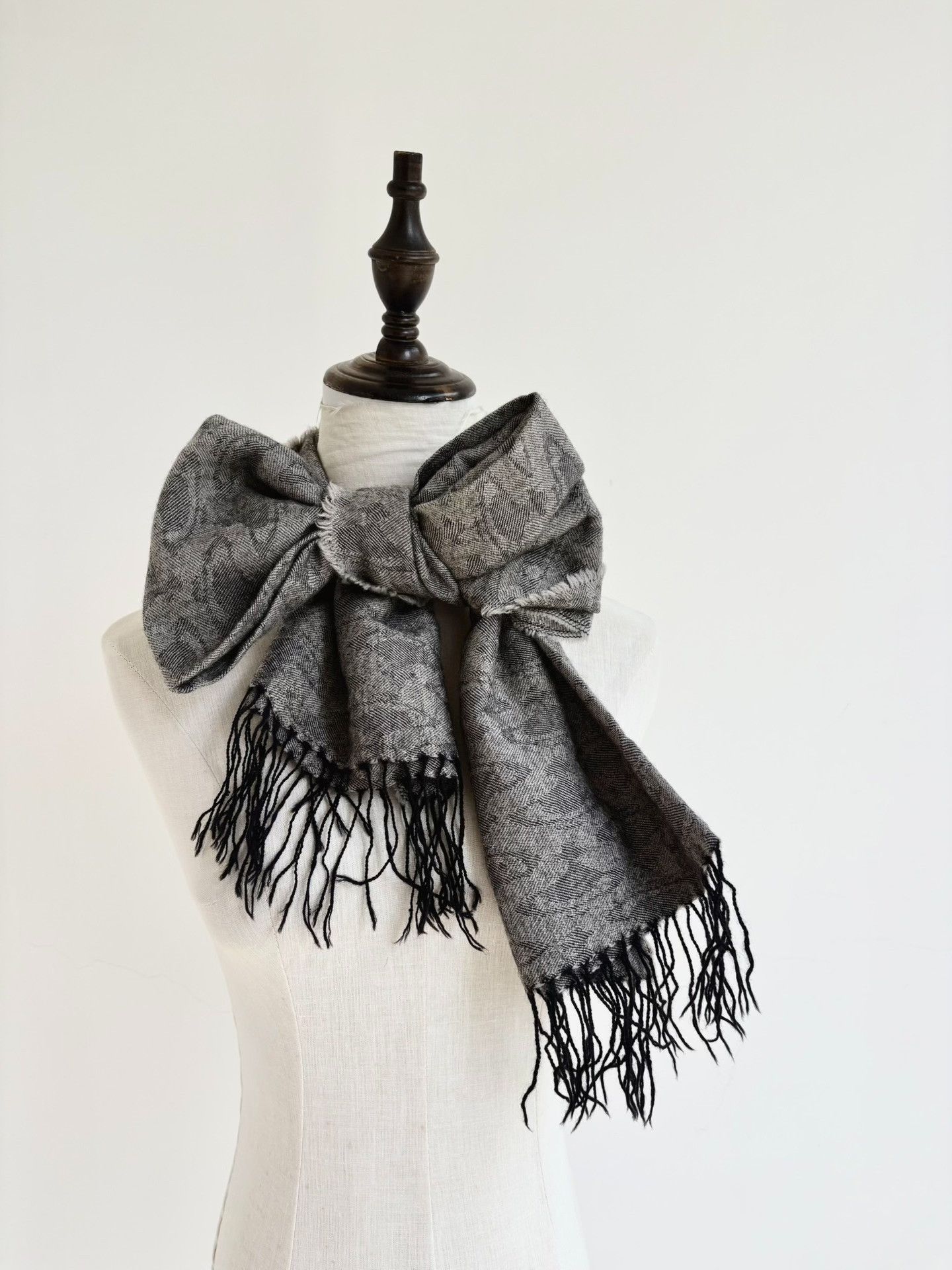 Vivienne Westwood Vivienne Westwood Vintage Gray Saturn Scarf Size ONE SIZE - 5 Thumbnail