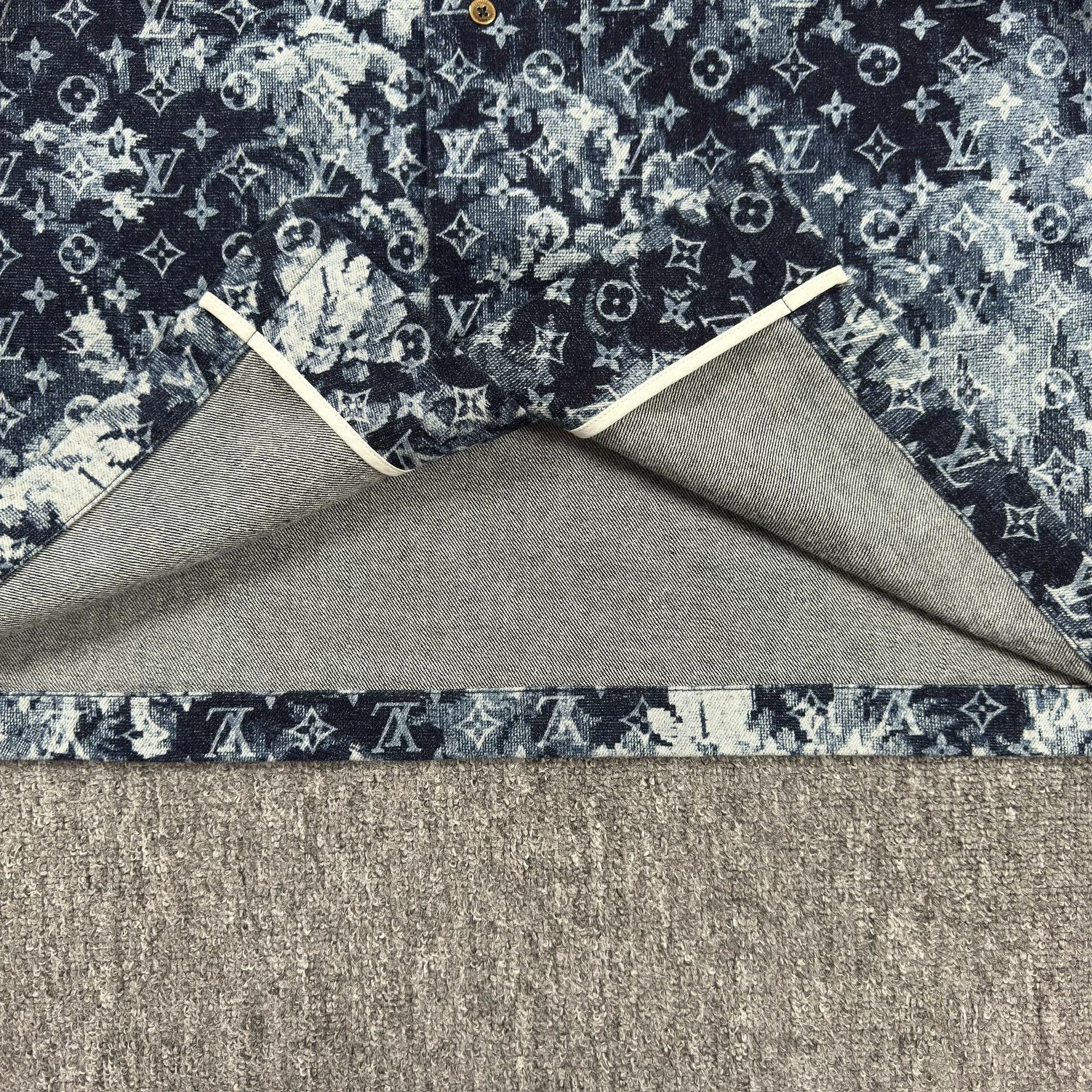 Louis Vuitton Louis Vuitton Monogram Tapestry Short Sleeve Shirt XL Size US XL / EU 56 / 4 - 5 Thumbnail