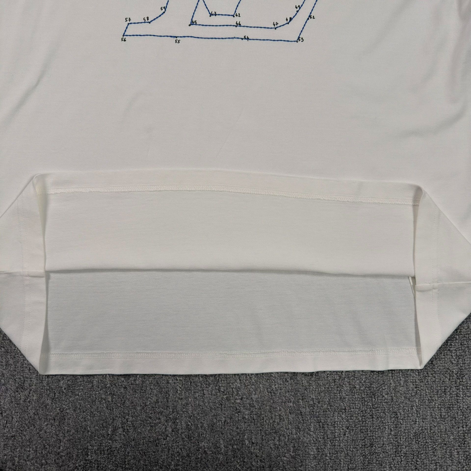 Louis Vuitton Louis Vuitton Embroidered LV Logo T-Shirt Size XL Size US XL / EU 56 / 4 - 6 Thumbnail