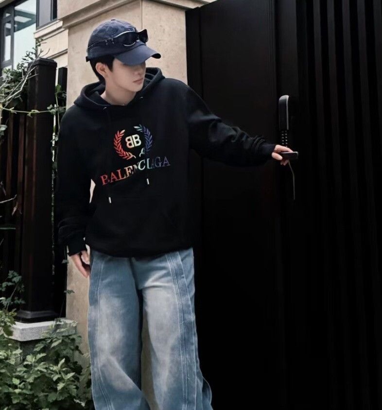 Balenciaga Balenciaga Rainbow Logo Hoodie Size L Size US L / EU 52-54 / 3 - 9 Thumbnail