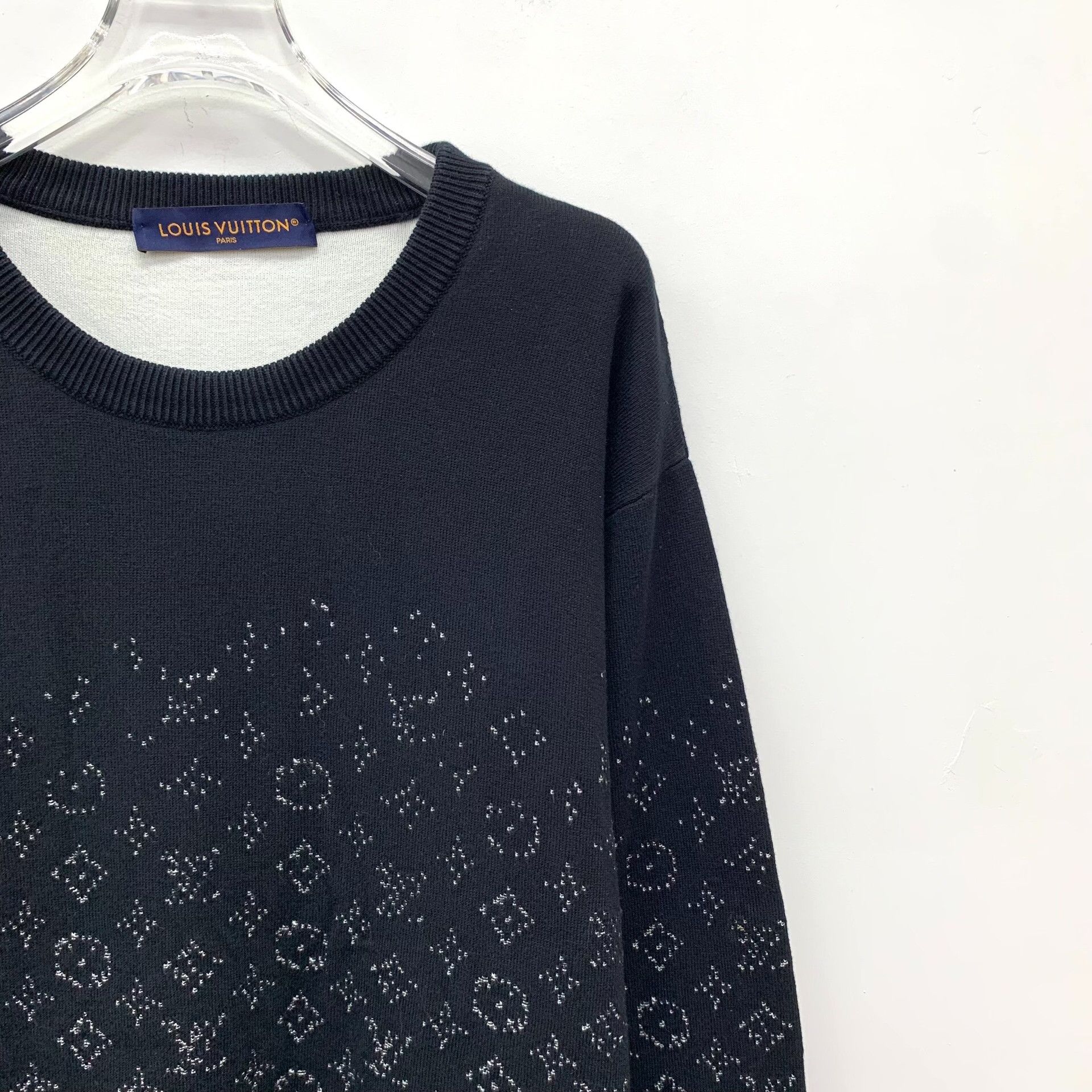 Louis Vuitton Louis Vuitton Monogram Gradient Sweatshirt XL Size US XL / EU 56 / 4 - 4 Thumbnail