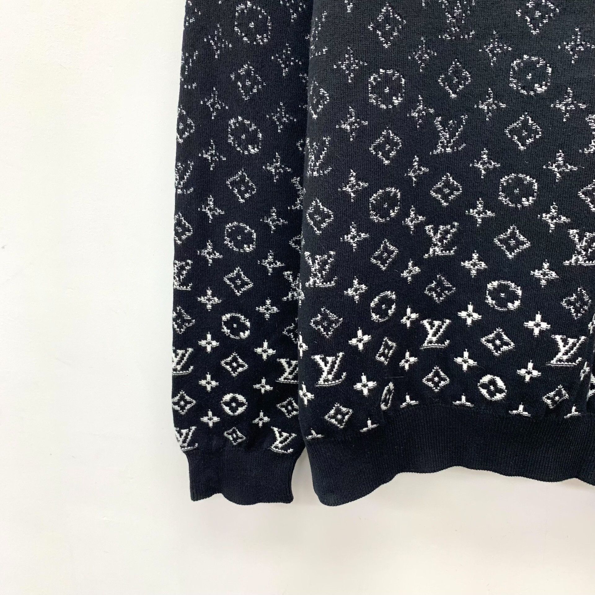 Louis Vuitton Louis Vuitton Monogram Gradient Sweatshirt XL Size US XL / EU 56 / 4 - 5 Thumbnail