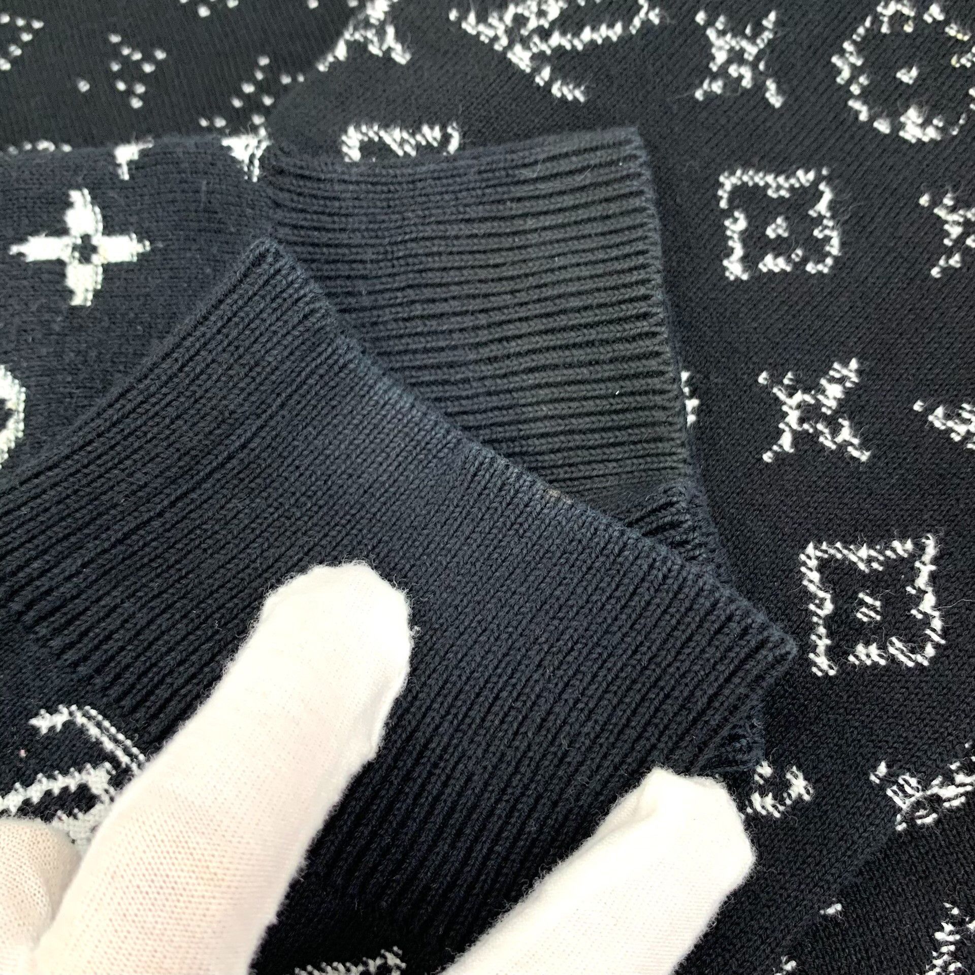 Louis Vuitton Louis Vuitton Monogram Gradient Sweatshirt XL Size US XL / EU 56 / 4 - 9 Thumbnail
