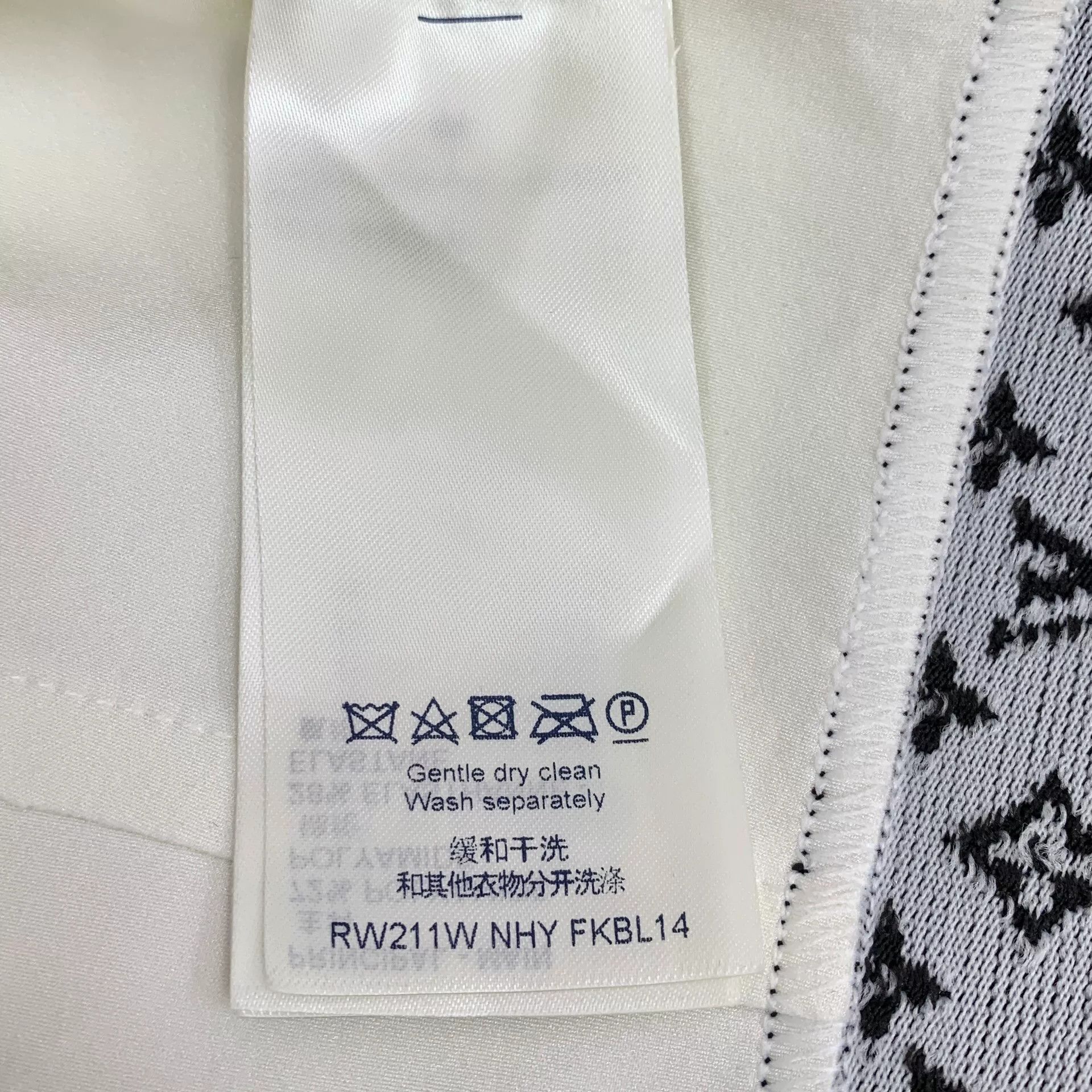 Louis Vuitton Louis Vuitton Monogram Hem Crop Top Size 34 Size XS / US 0-2 / IT 36-38 - 7 Thumbnail