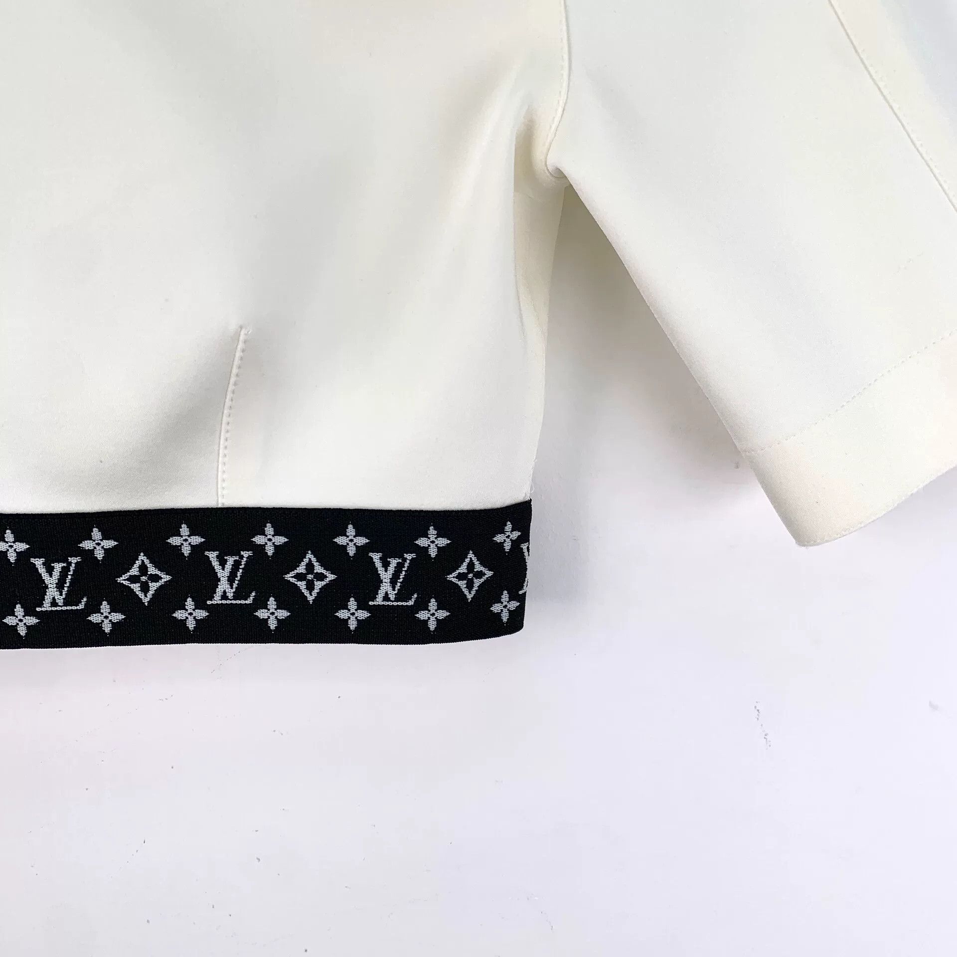 Louis Vuitton Louis Vuitton Monogram Hem Crop Top Size 34 Size XS / US 0-2 / IT 36-38 - 5 Thumbnail