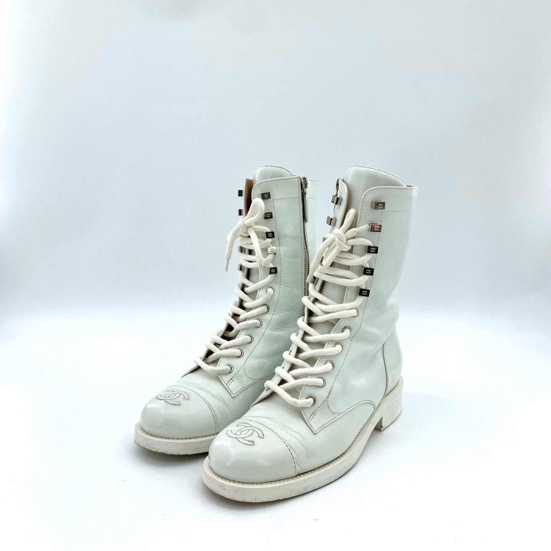 Chanel Chanel Logo Leather Lace-Up Boots 37 Size US 7 / IT 37 - 2 Thumbnail