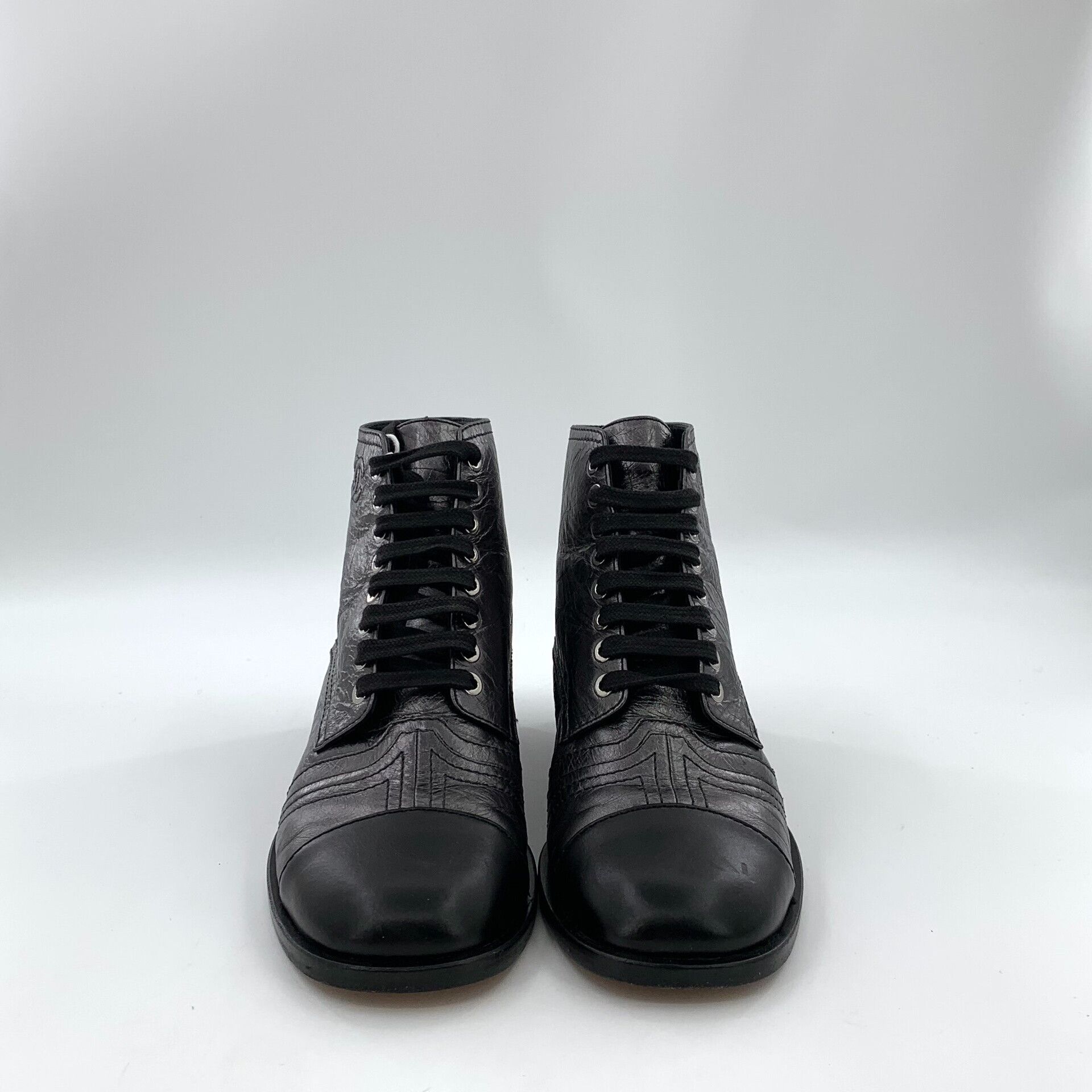 Chanel Chanel Cap Toe Leather Lace-Up Boots EU 39 Size US 9 / IT 39 - 4 Thumbnail