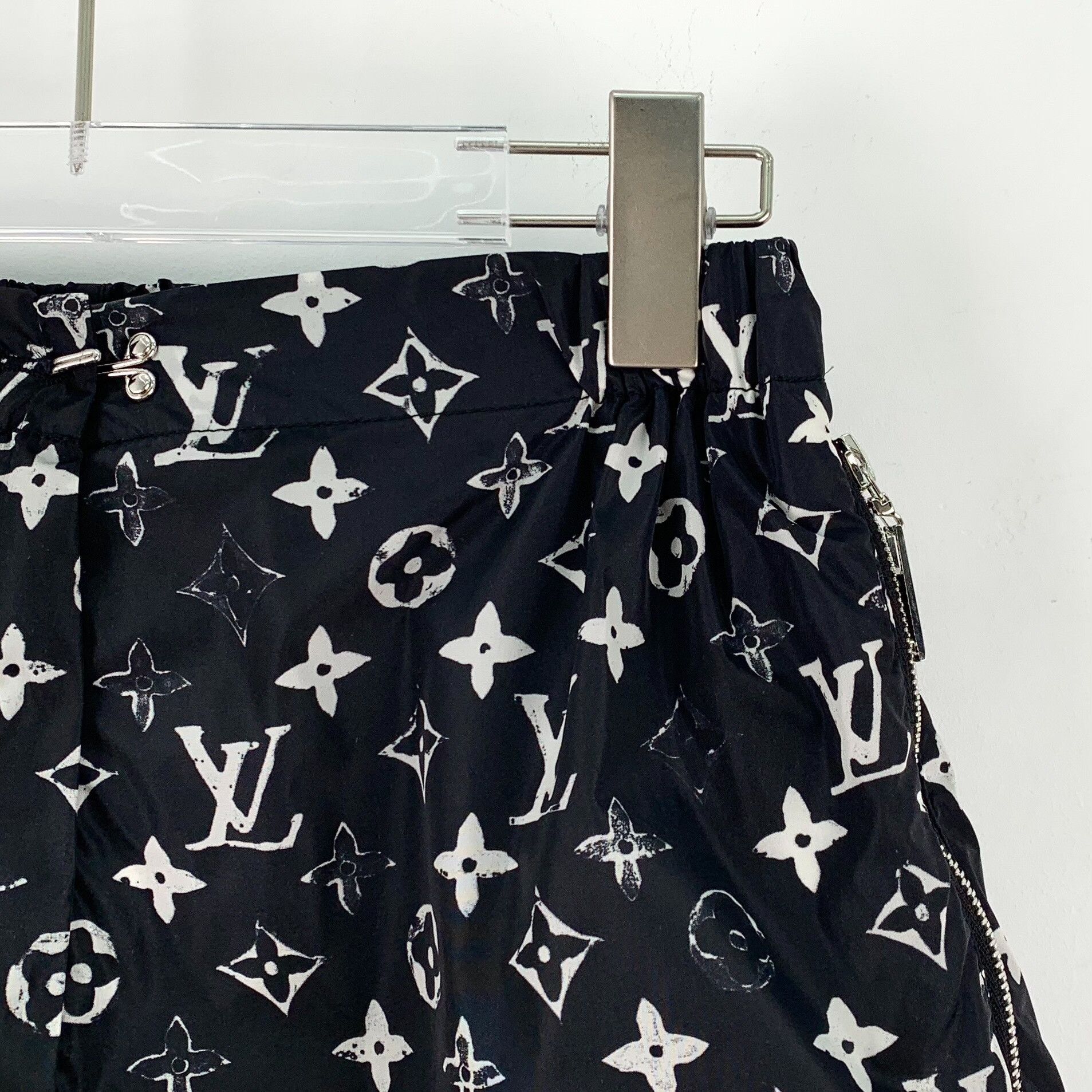 Louis Vuitton Louis Vuitton Monogram Print Shorts FR 34 Size 25" / US 0 / IT 36 - 4 Thumbnail