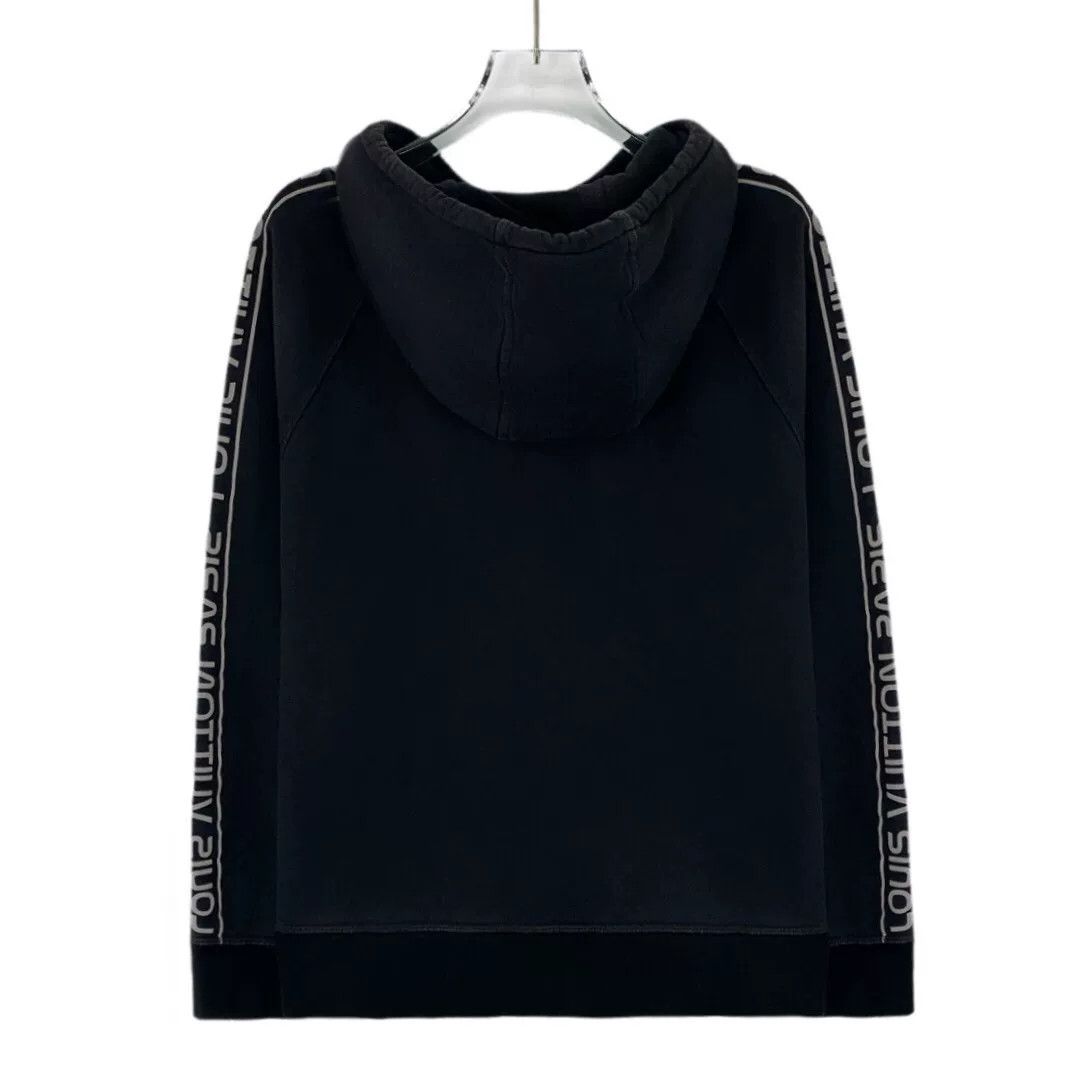 Louis Vuitton Louis Vuitton Logo Tape Hoodie Size M Size US M / EU 48-50 / 2 - 3 Thumbnail