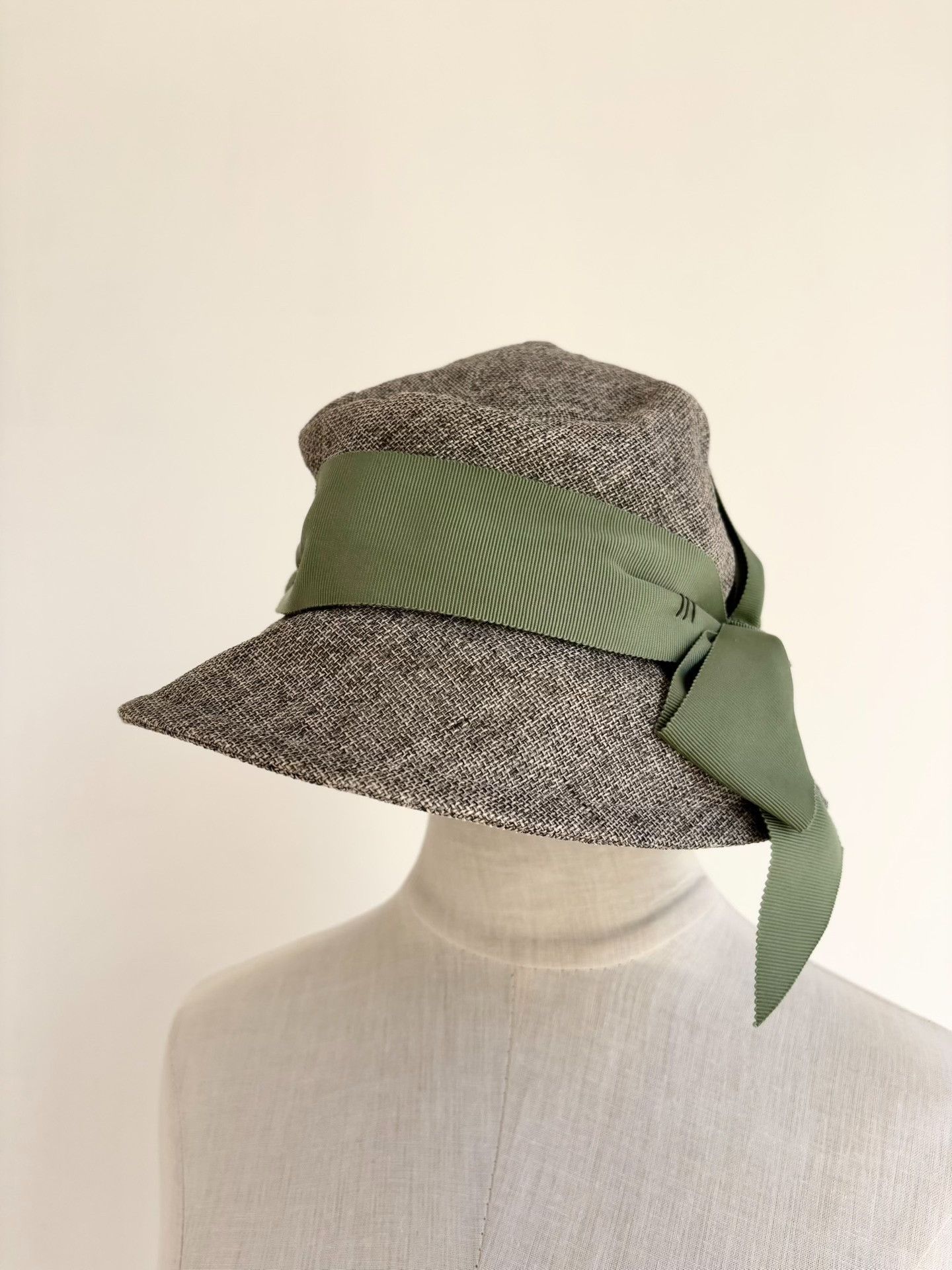 Vivienne Westwood Vivienne Westwood Gray Saturn Bow Hat Size ONE SIZE - 5 Thumbnail