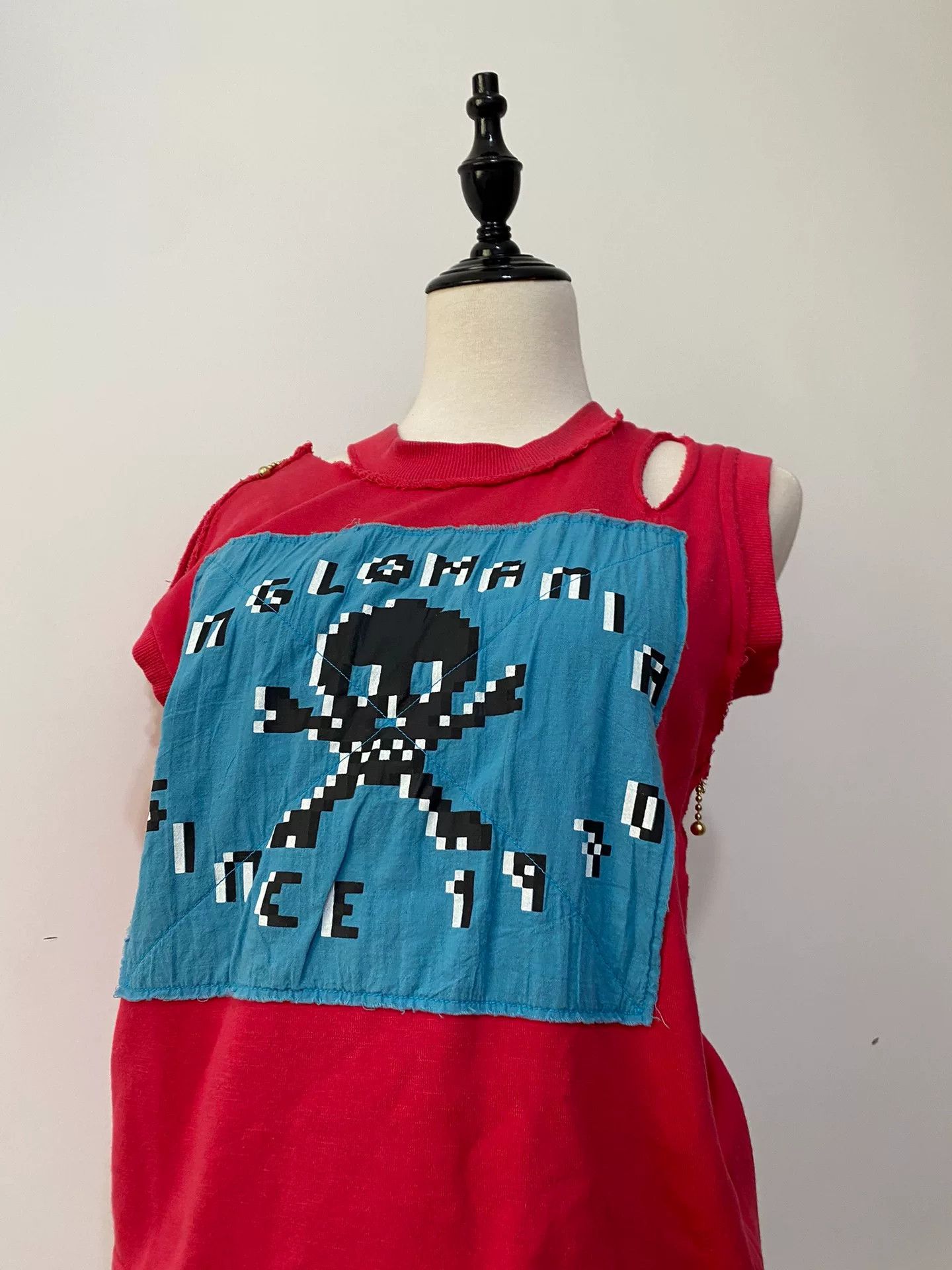 Vivienne Westwood Vivienne Westwood Punk Hole Short-Sleeve T-Shirt Size XS / US 0-2 / IT 36-38 - 2 Thumbnail