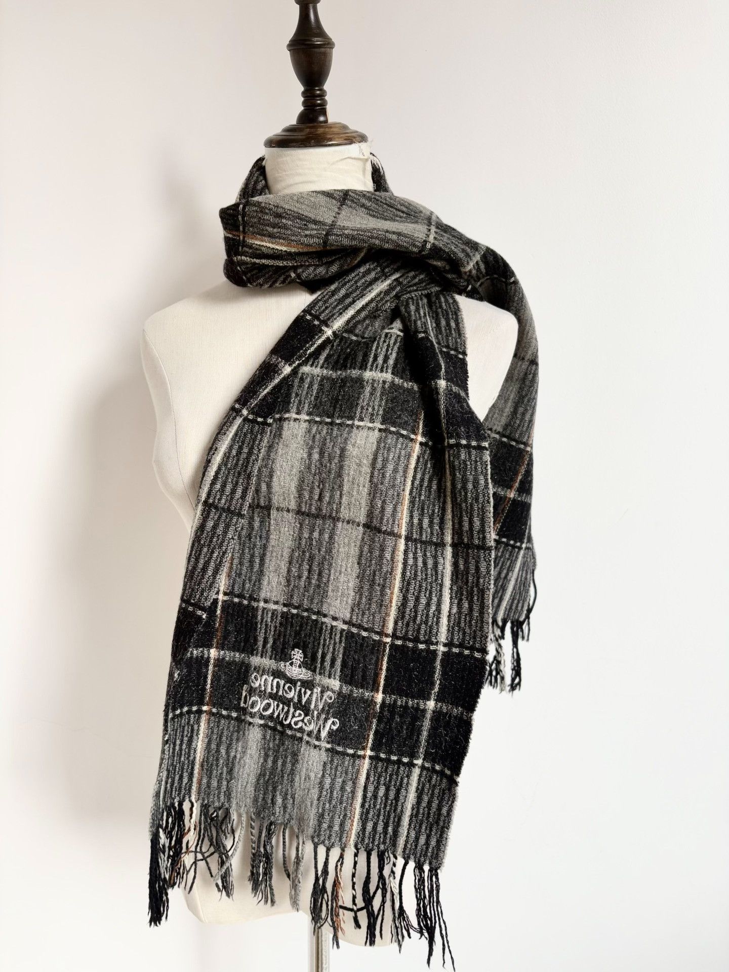 Vivienne Westwood Vivienne Westwood Vintage Letter Embroidery Scarf Size ONE SIZE - 4 Thumbnail